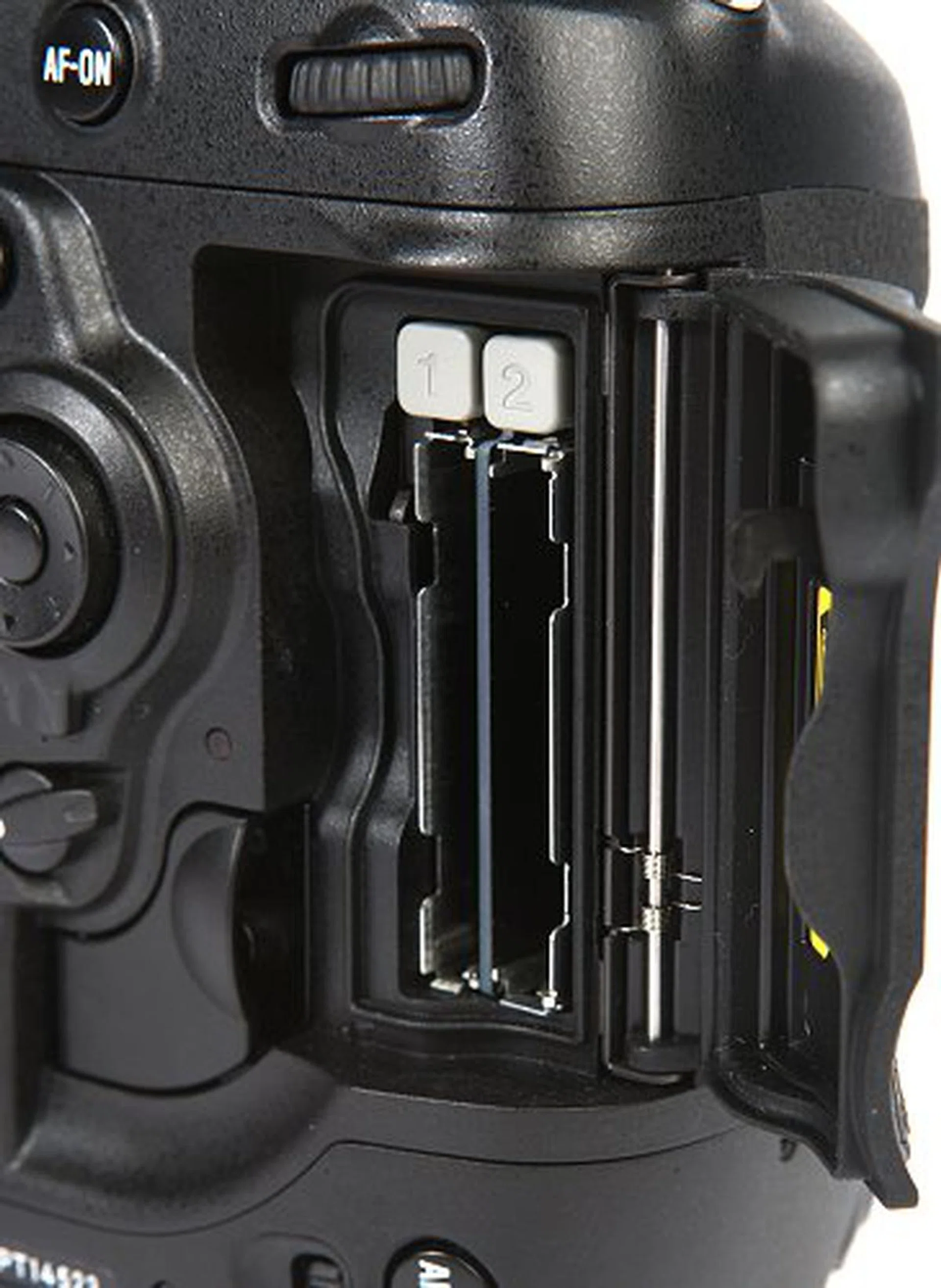 Dual high speed UDMA slots.