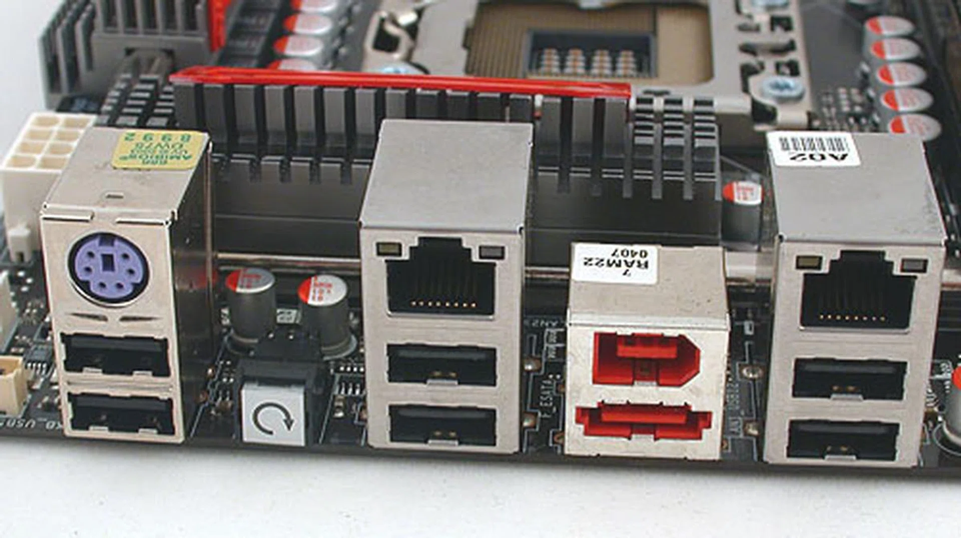 3-way SLI and CrossFireX is the main draw for high-end X58 boards like this and the ASUS has three PCIe 2.0 slots for it, which can be either configured as 2 x16 or x16/x8/x8, depending on how many graphics cards you install. And though it does come with 2 PCIe x1 slots, the black slot (close to the ROG heatsink) is practically reserved for the audio add-on card due to space constraints. 