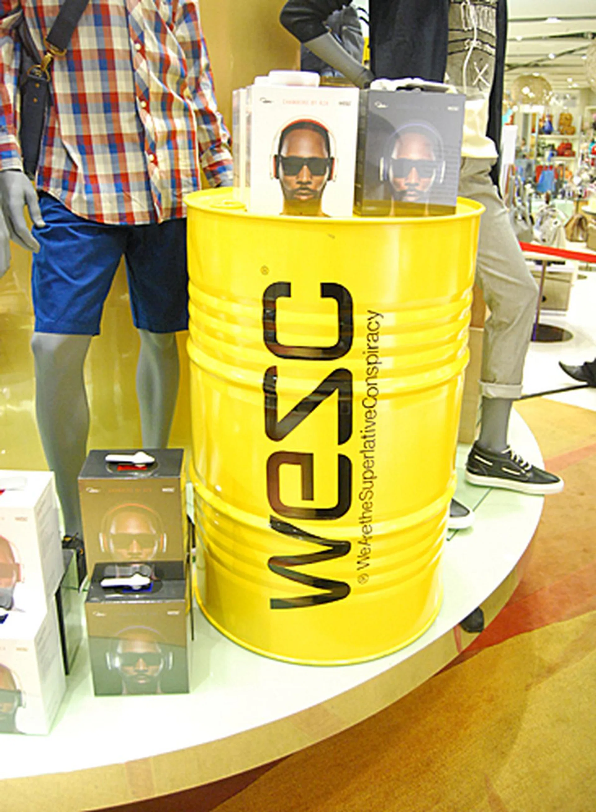 The WeSC launch event held at Tangs in Vivocity showed off the fact that headphones have now become an intergral fashion accessory in addition to providing audio.