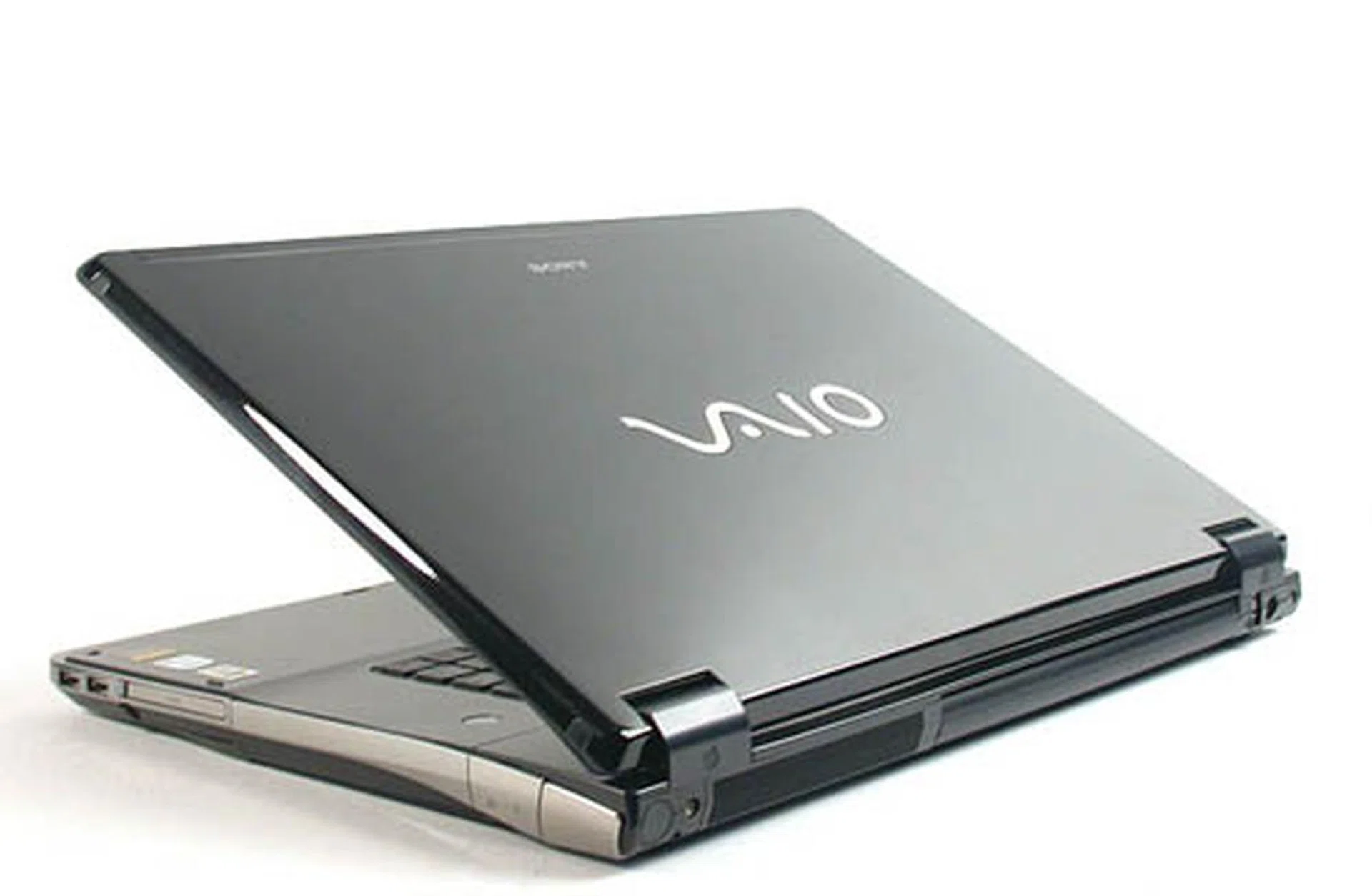 The Sony VAIO VGN-AR18GP, the world's first notebook with a Blu-ray drive.