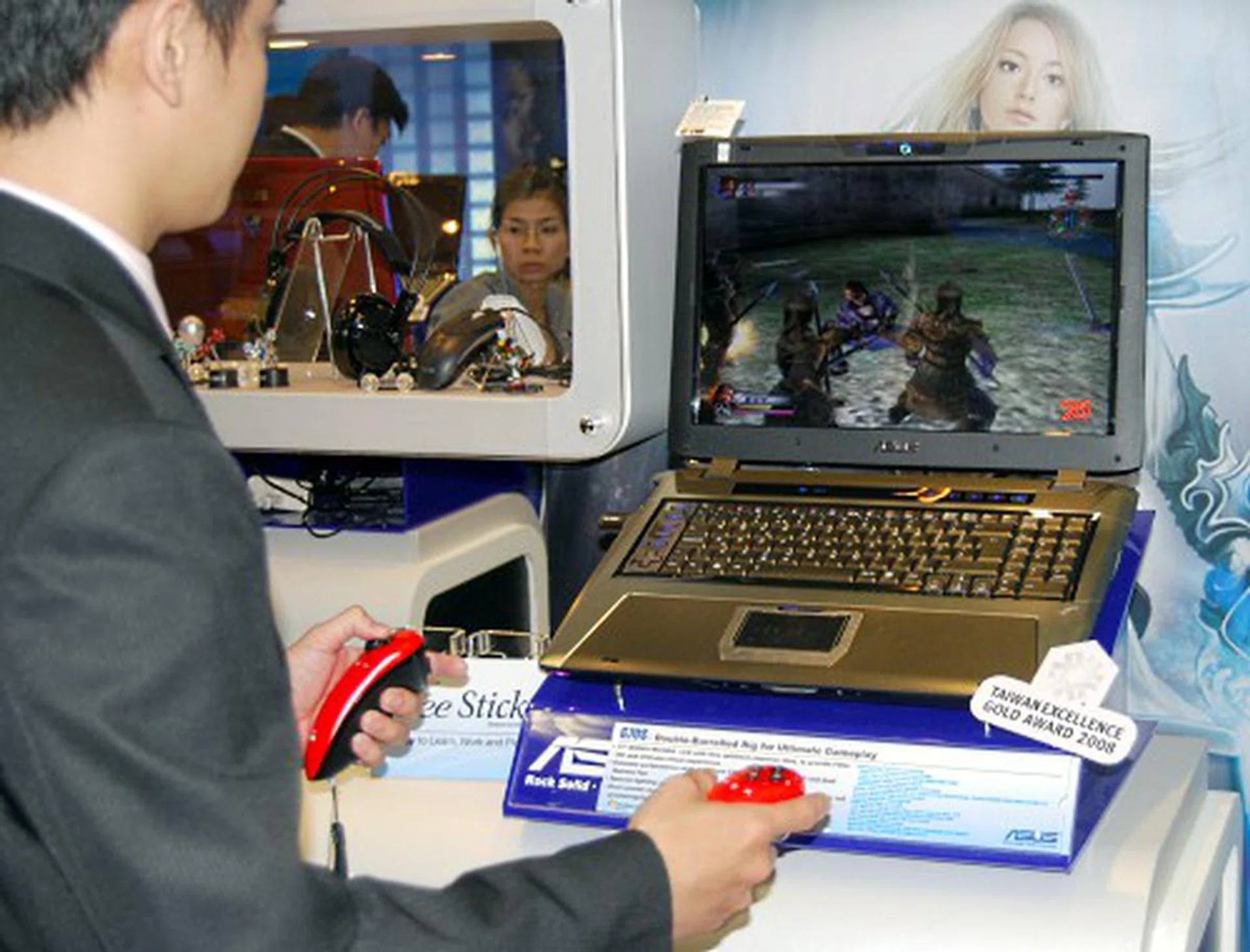  This guy was definitely having fun killing tons of enemies using the Eee Stick.  