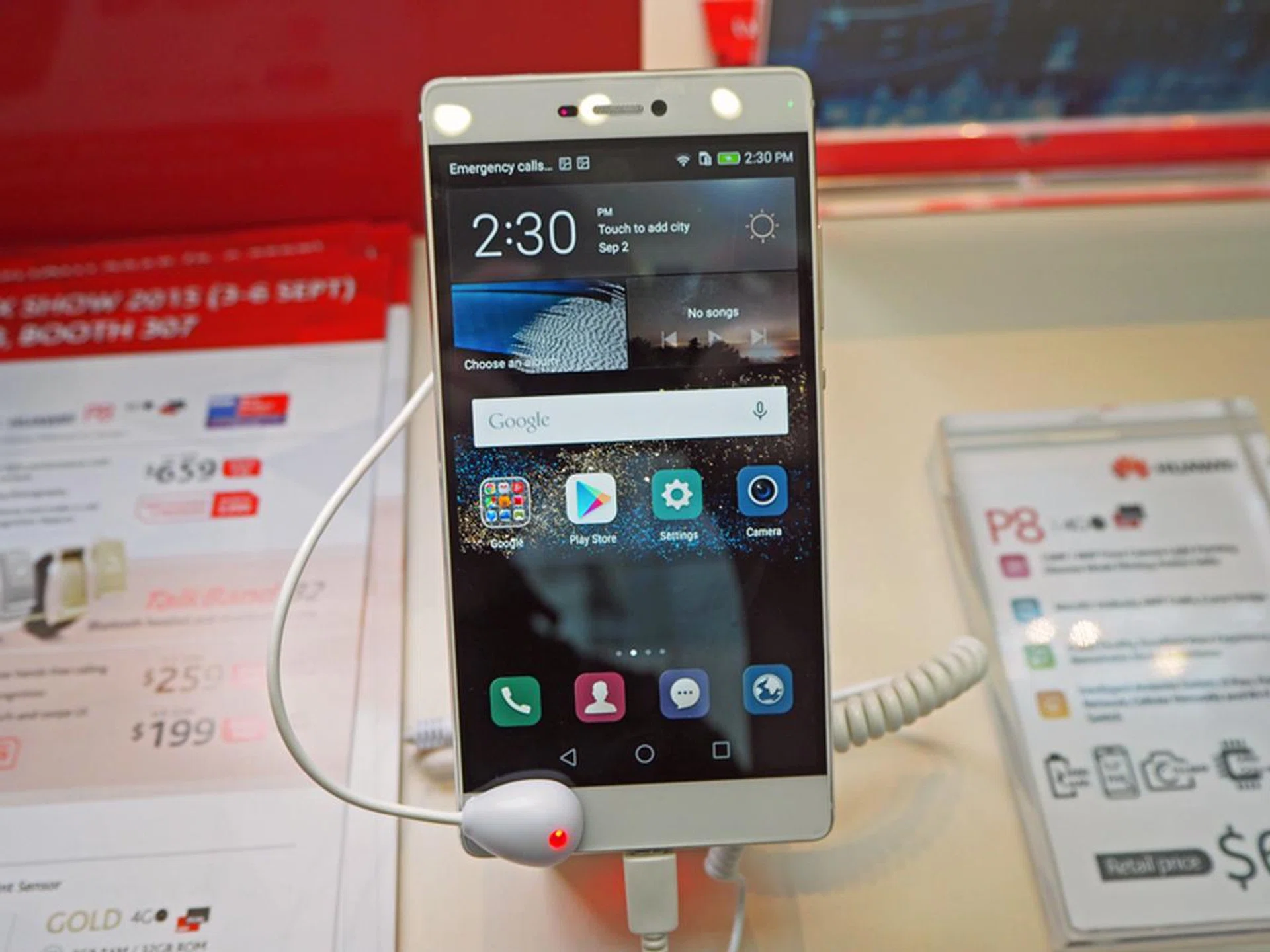 This flagship smartphone by Huawei has a dual-SIM support, and of the SIM slot doubles as a MicroSD slot that supports up to 128GB. The camera performance is impressive, thanks to its 13-megapixel camera. The P8 is going for S$659 at COMEX 2015 (U.P. S$599) with a free bundle that includes a 13,000mAh powerbank, a pair of active noise-cancelling earphones, and VIP Concierge Service for the smartphone servicing.