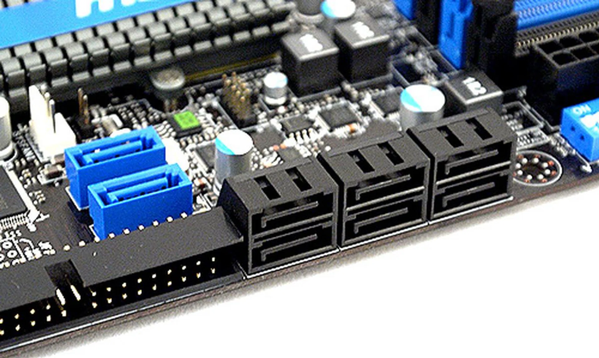 The MSI P55-GD80 has eight onboard 3Gbps SATA ports, six of which are nicely angled and are native to the Intel chipset. The other two which are in blue and face upwards are enabled by the onboard JMicron JMB363 IDE and SATA 3Gbps controller.