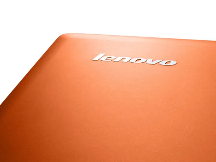 The U300s’ sexy matte Clementine Orange exterior won’t fail to gather envious looks from strangers, just like it did from HardwareZone staff.