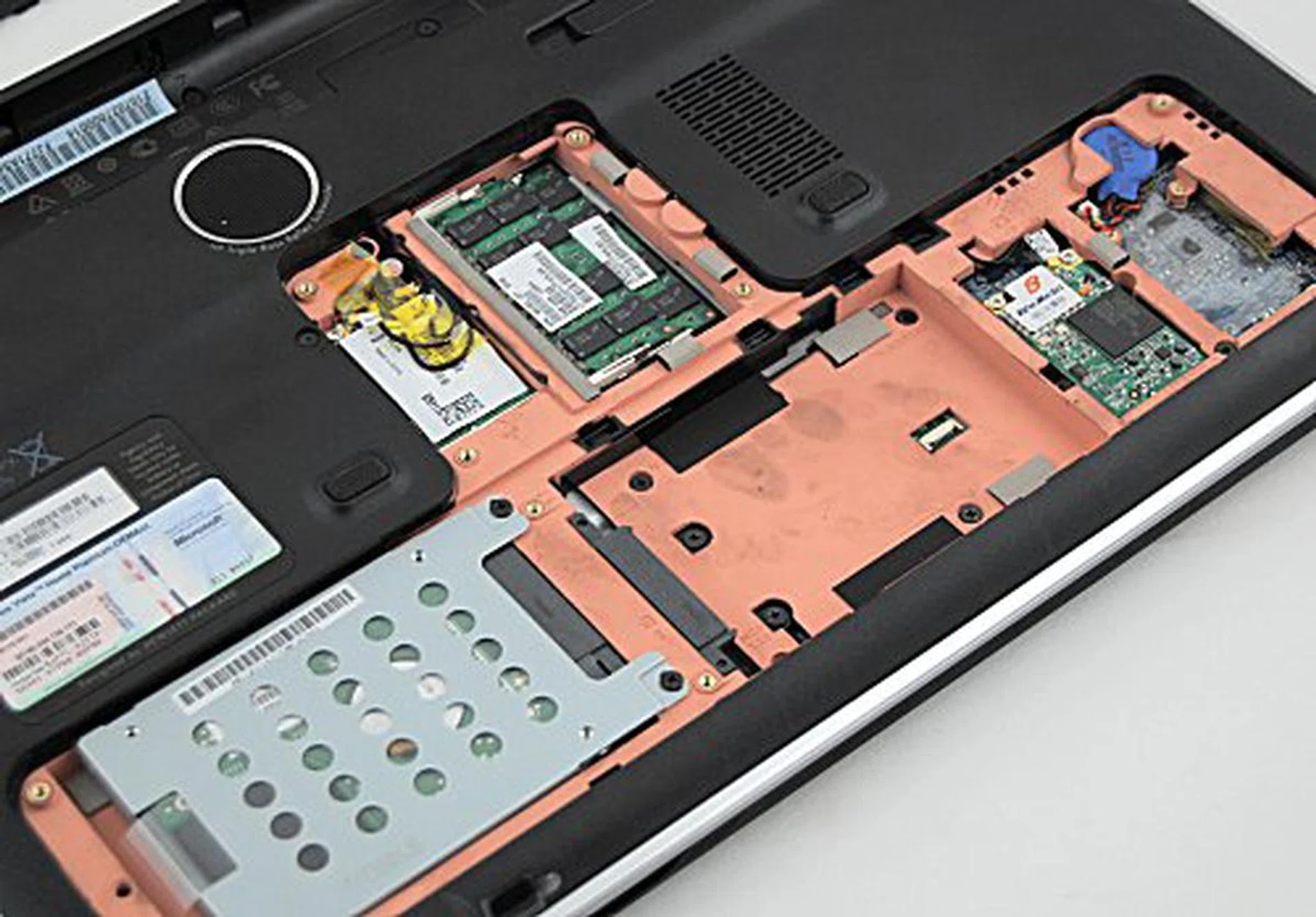 Opening the panel revealed a spacious interior with easy access to both the hard disk and RAM. Also spotted were the TV antennas and the Wi-Fi chip.
