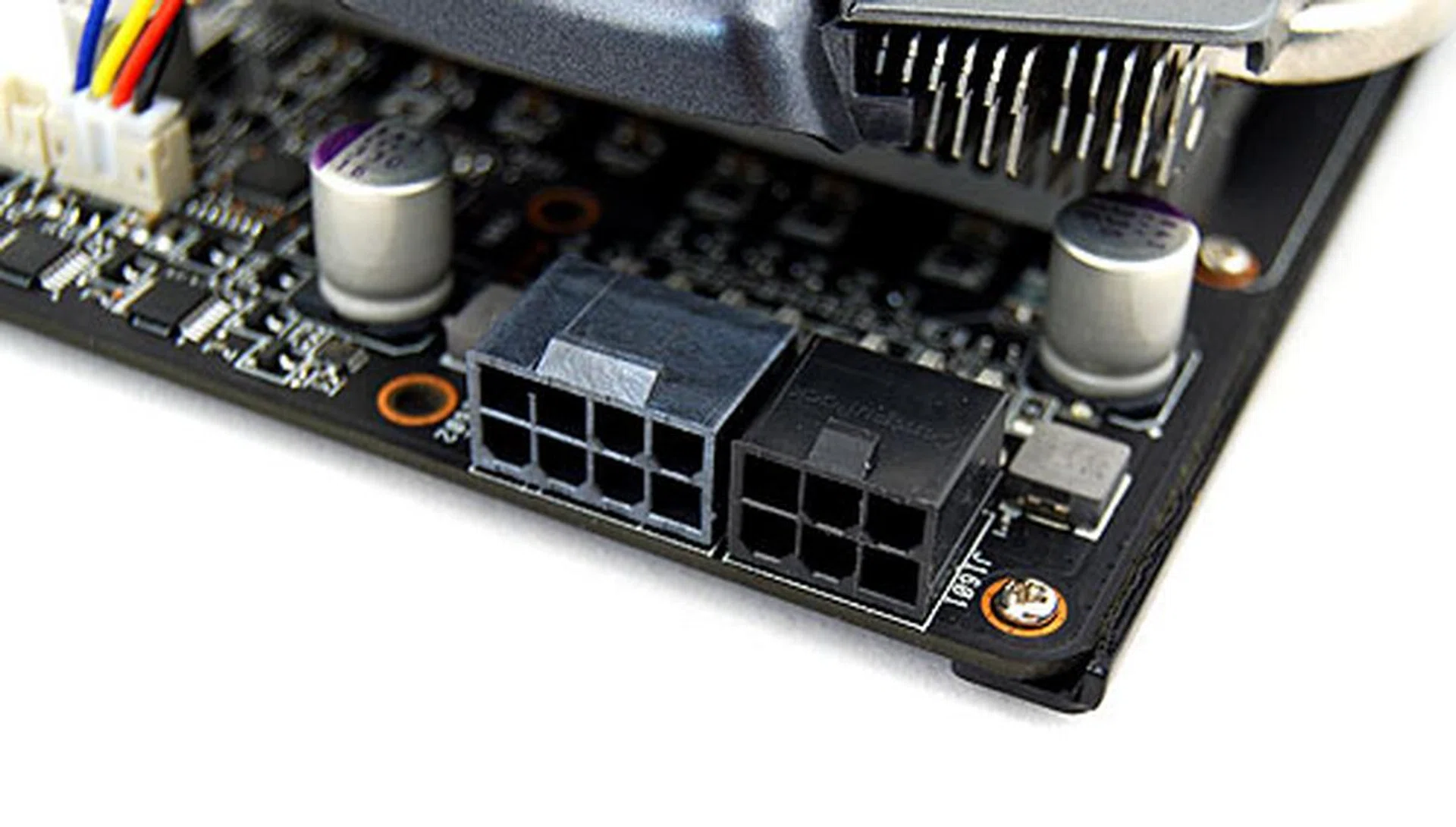 Unlike standard Radeon HD 4890 cards, the ASUS EAH4890 Formula demands a 8 and 6-pin PCIe power connector to power up.