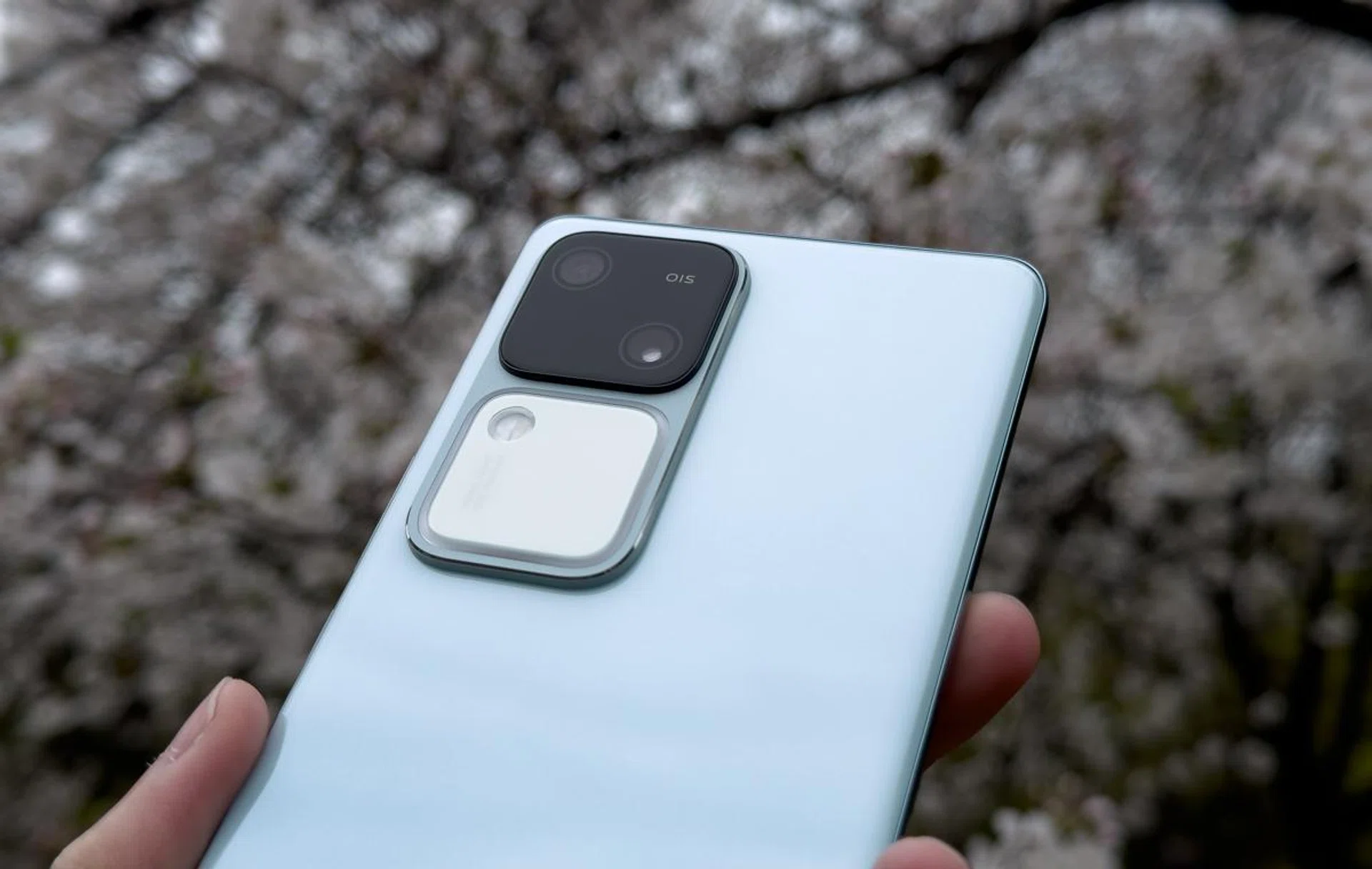 Rear camera bump isn't too large.