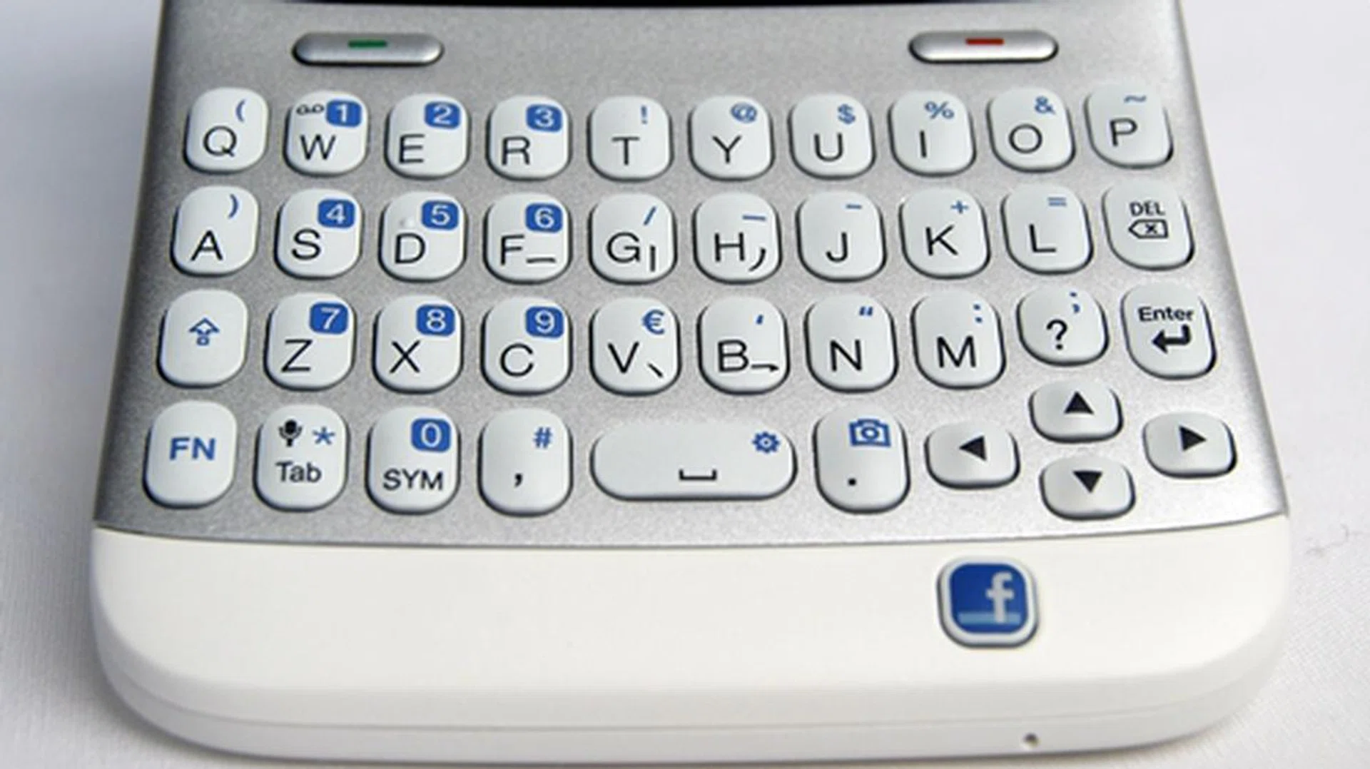 We find the QWERTY keyboard on the HTC ChaCha to be one of the best out there in the market, albeit a tad 'noisy'.