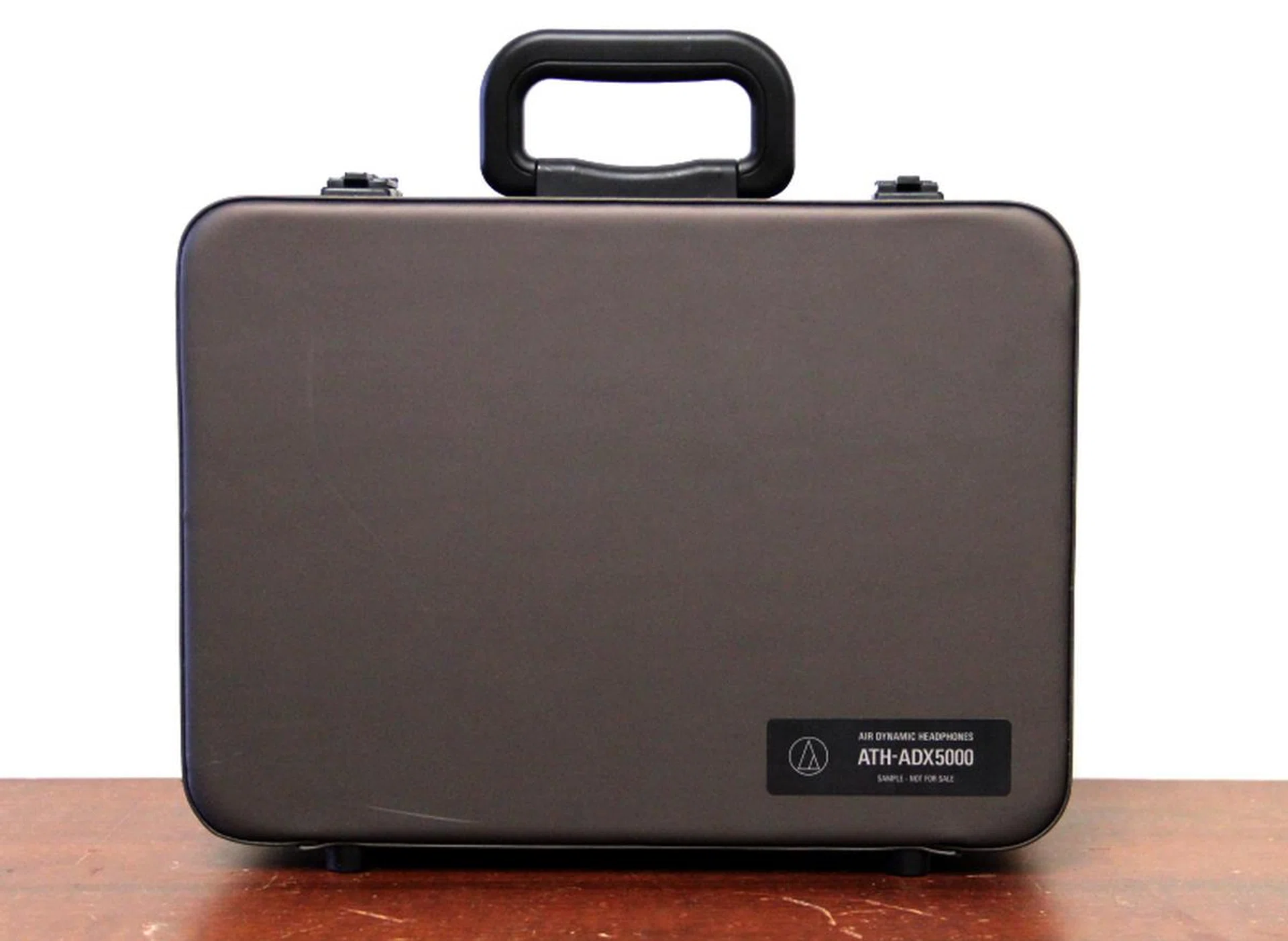 The headphones come neatly packed in this fairly large carrying case.