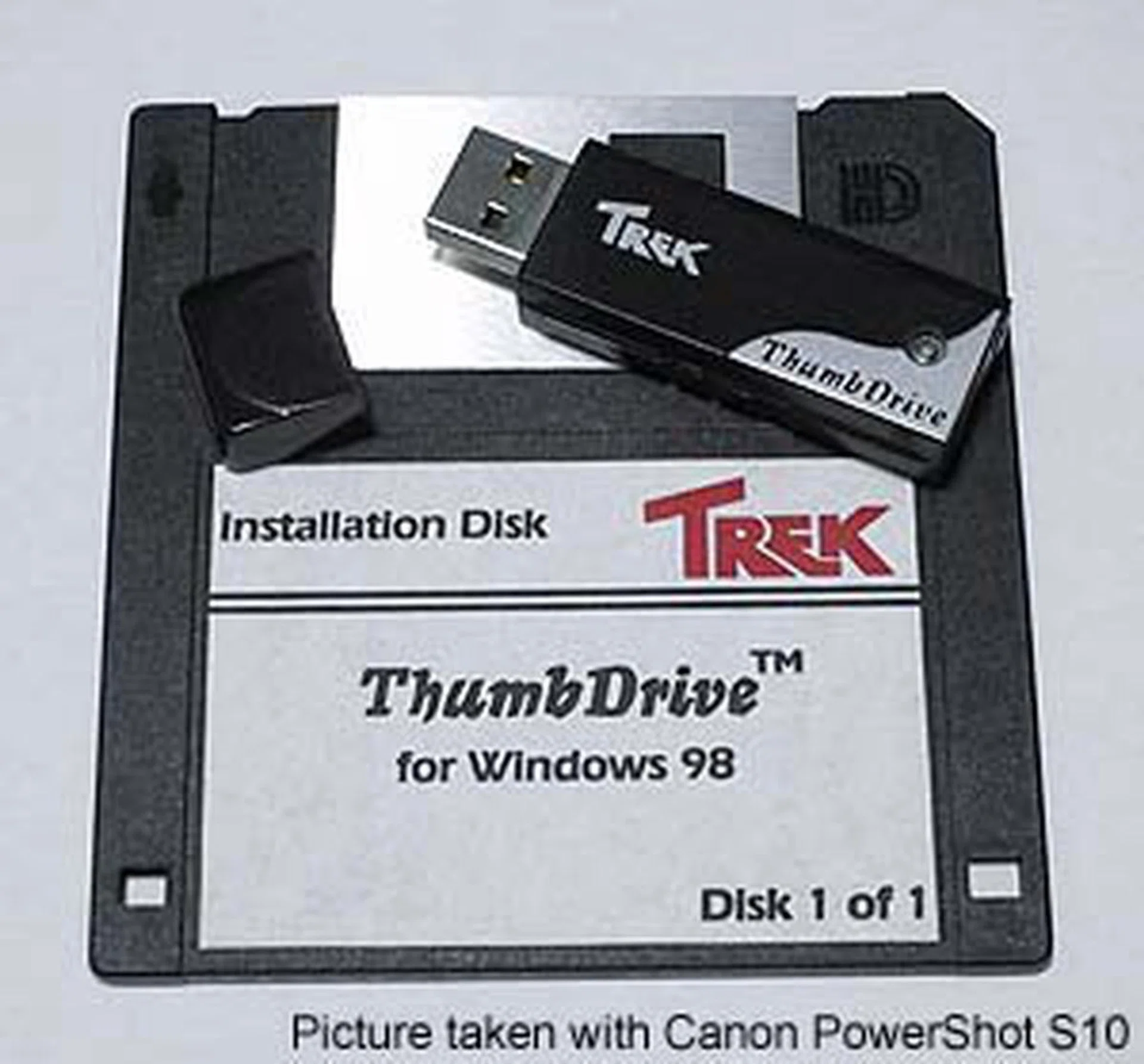  Ladies and Gentlemen, presenting the original 'Thumbdrive'!  