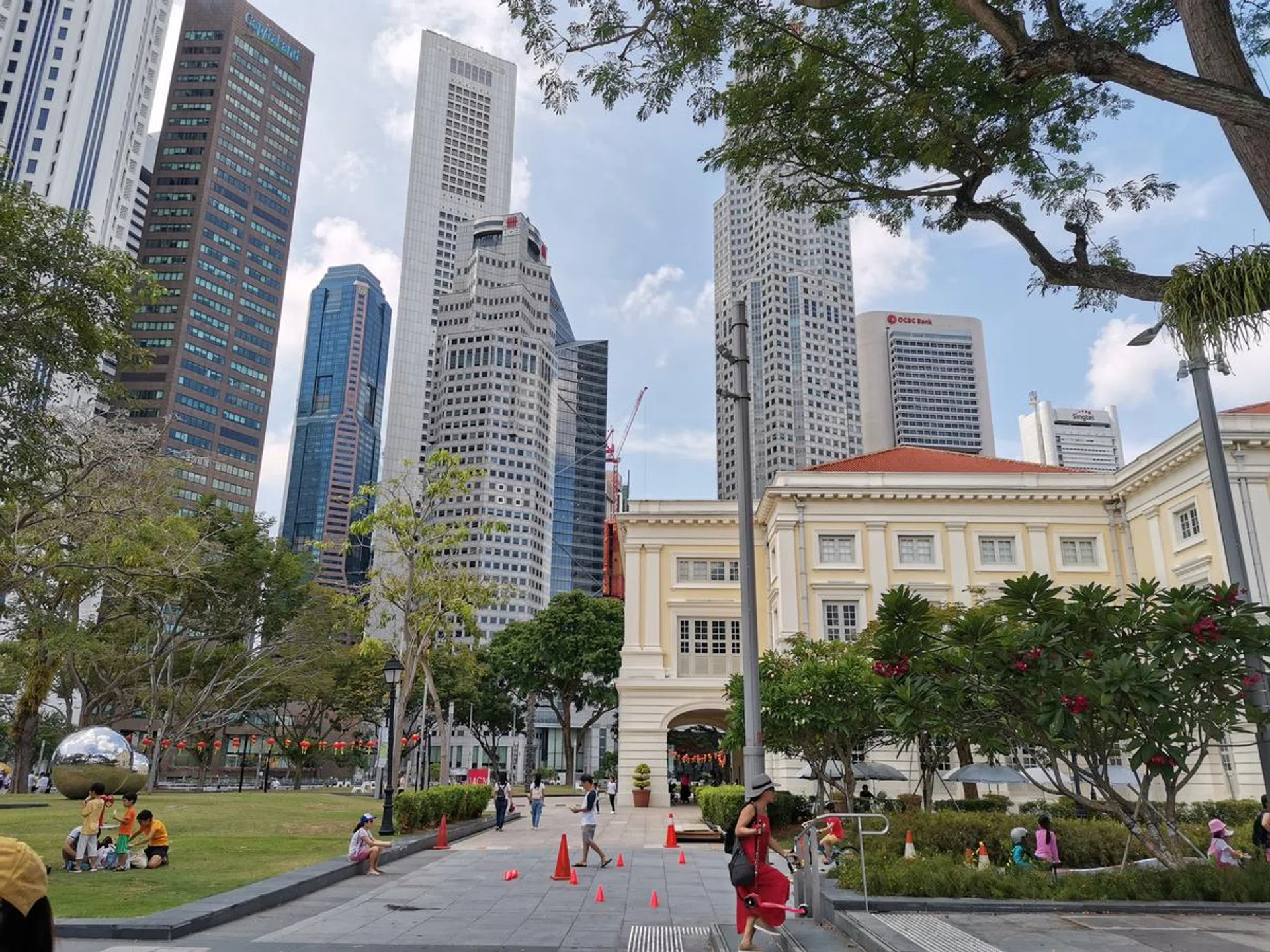 ...but there are sometimes signs of slightly over-zealous HDR processing, such as in the slightly unrealistic flat-looking clouds here.