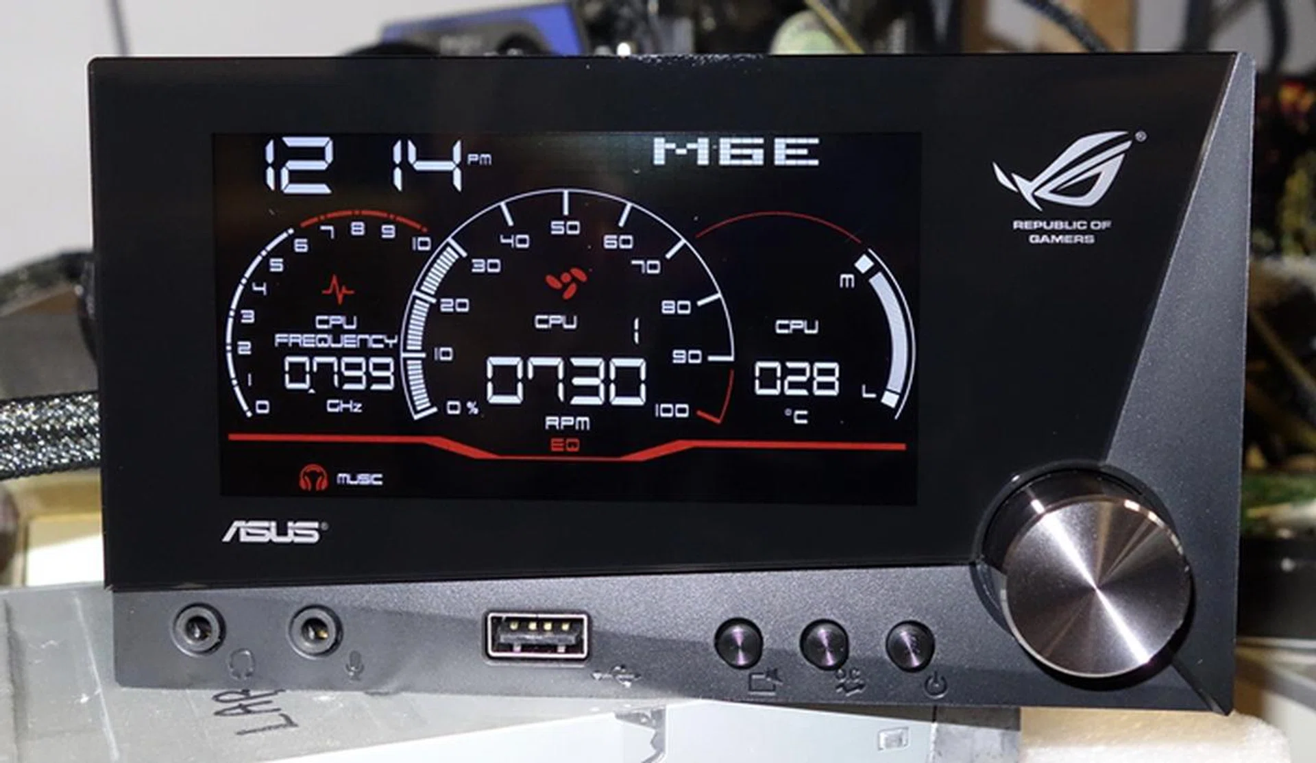 The 4-inch LCD was bright and crisp; however, there wasn't an option to adjust its brightness.