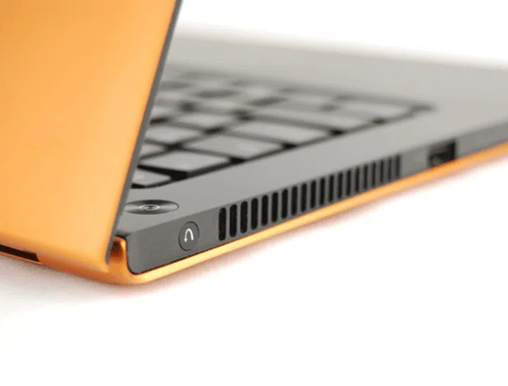 On the left is a vent, and a USB 2.0 port. There is also our favourite button, the recovery button that let’s you start afresh if you messed your operating system up.