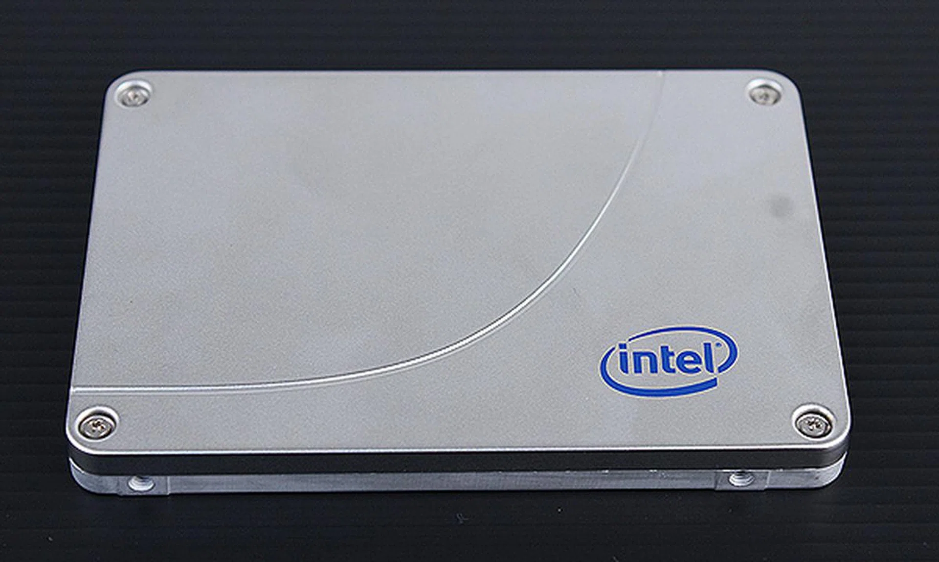 The new Intel SSD 335 Series sports new 20nm MLC NAND chips and is a refresh of the earlier SSD 330 Series.