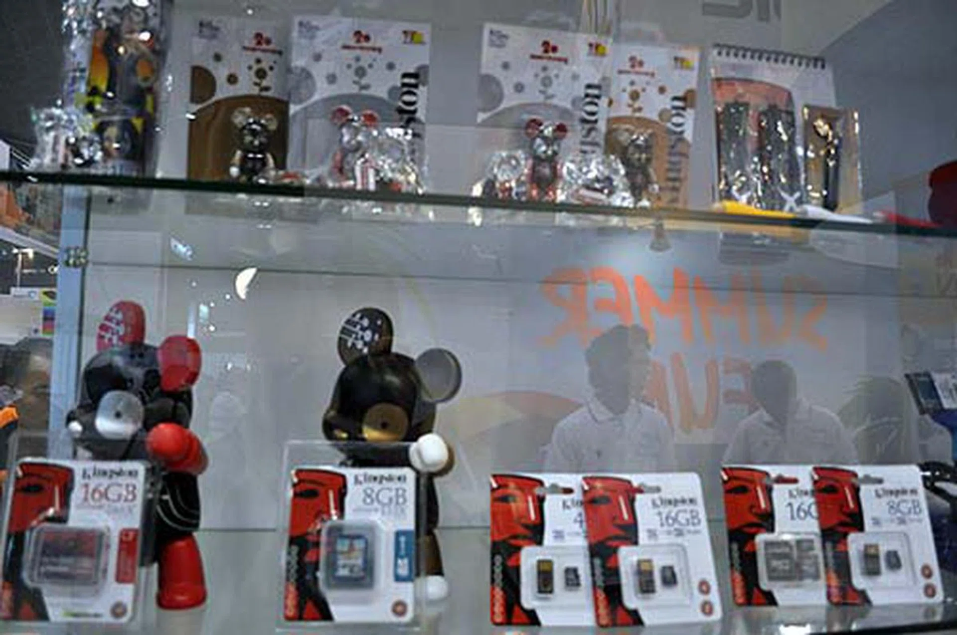 So with nothing to sell, Kingston decided to display their products for your viewing pleasure. Do check them out if you have the time during the show.