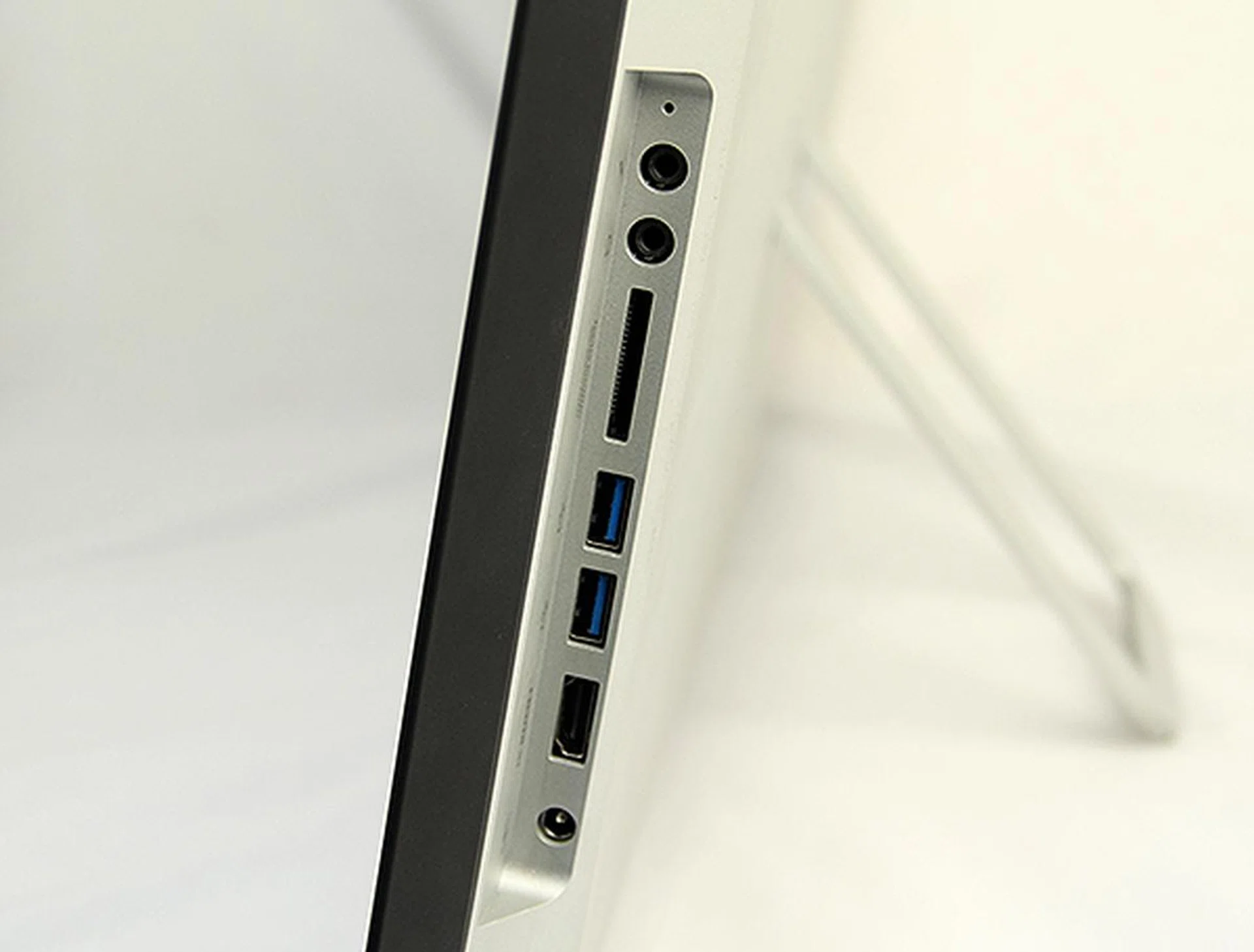 All I/O ports and jacks are located to the right.