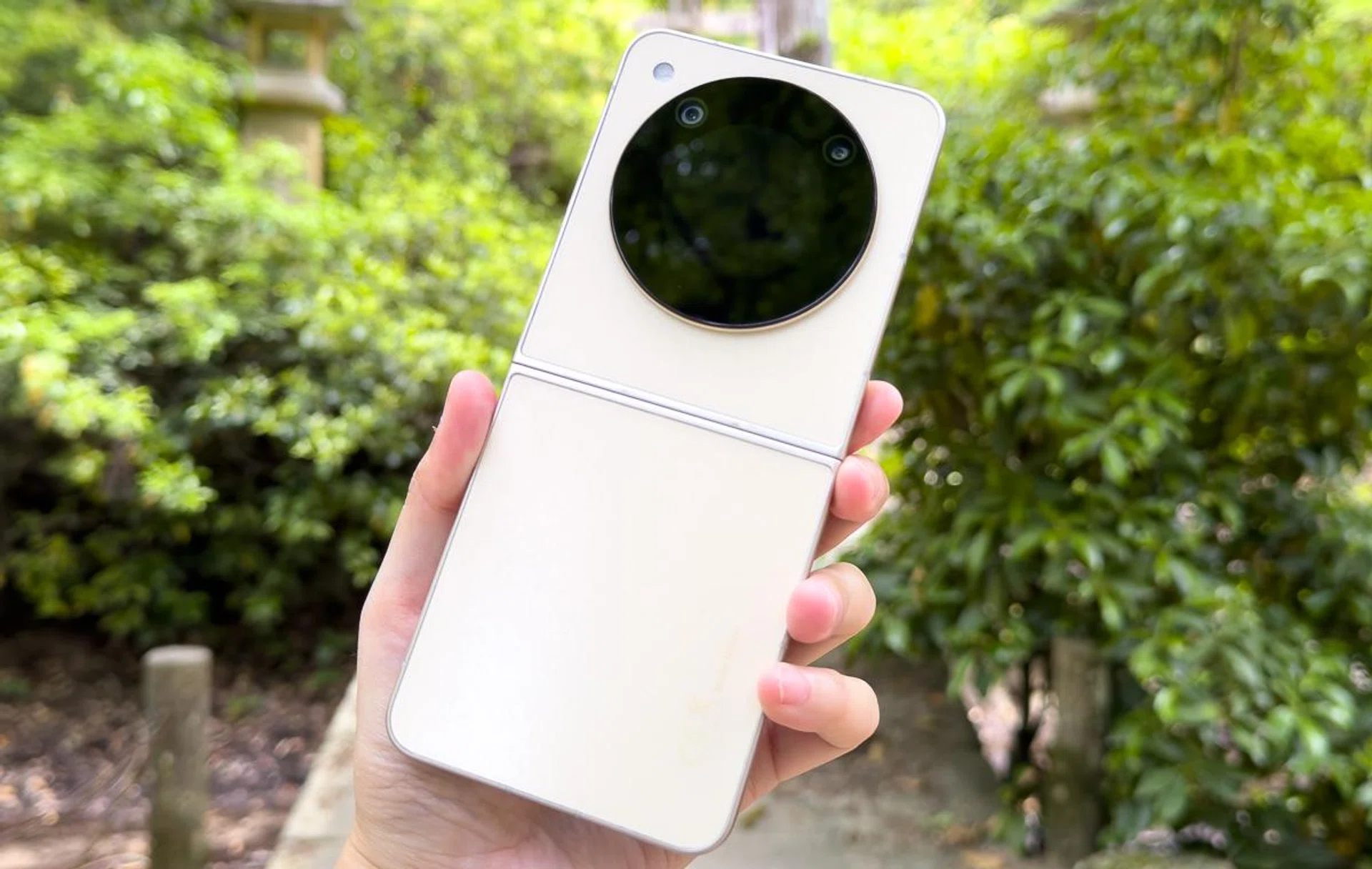 Nubia Flip 5G in Sunshine Golden.