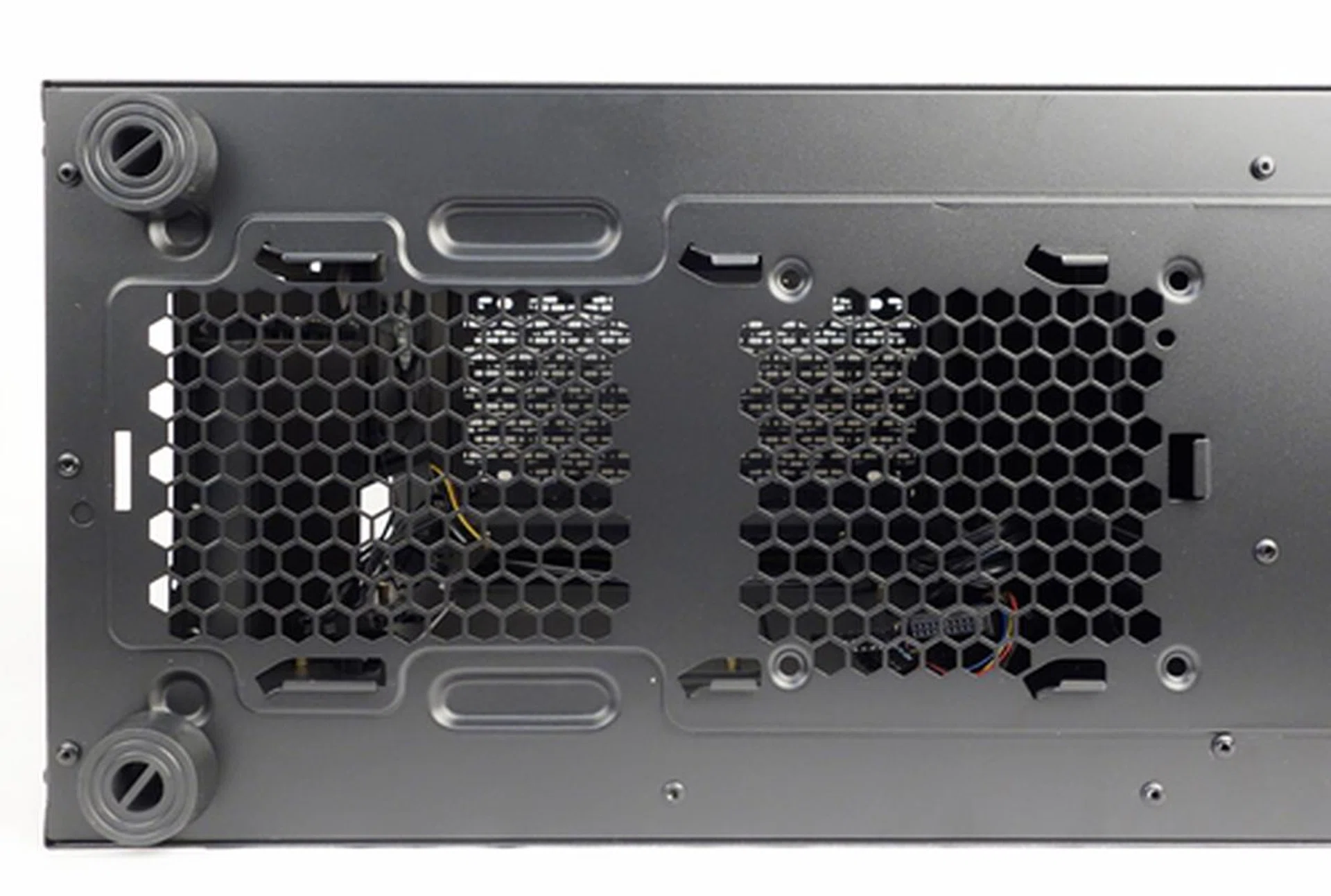 Removing the dust filter, we can see that there are ample ventilation holes at the bottom for the exhaust fan of the power supply unit and the optional outlet fan.