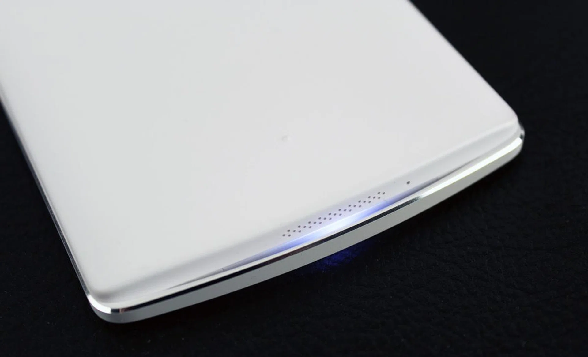 The LED notification light can be seen from both sides of the phone, but is a bit dim.