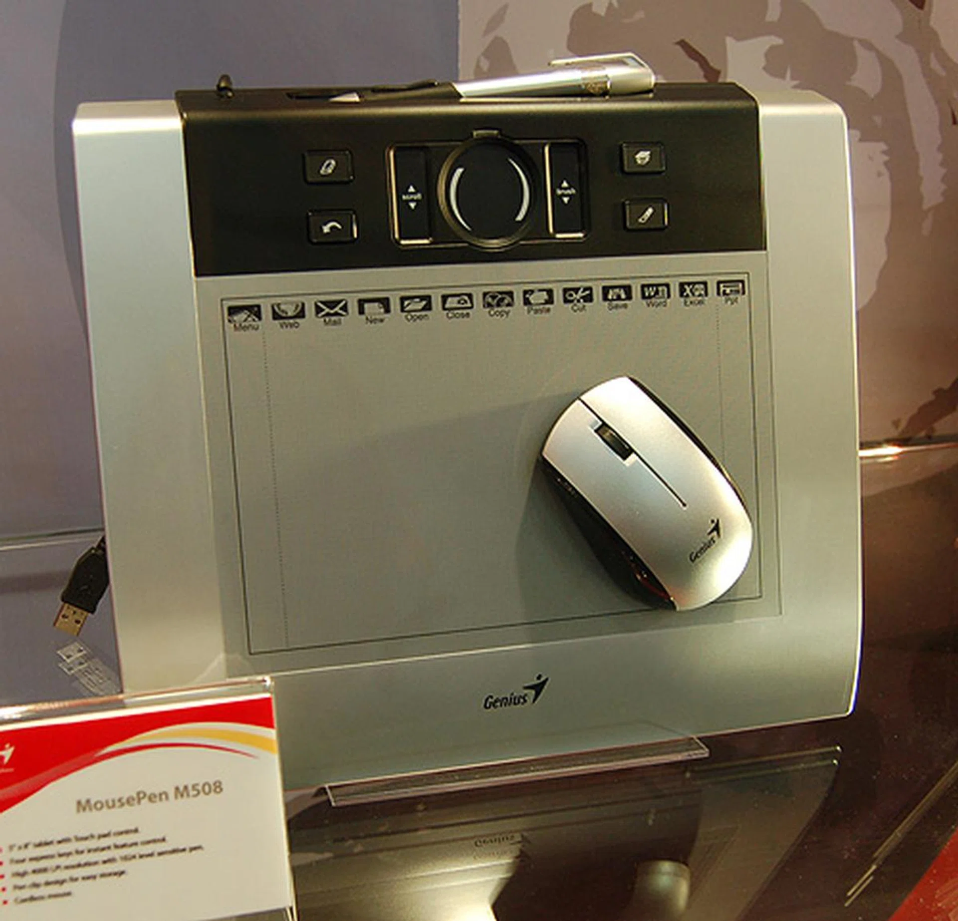 This is the MousePen M508. It has measure 5 by 8 inches and features a high 4000 DPI resolution and 1024 levels of sensitivity.