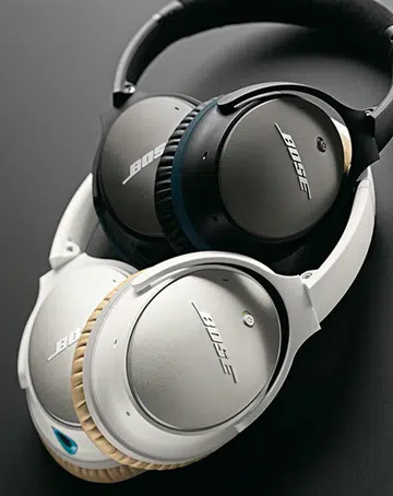 The QuietComfort 25 comes in black and white.