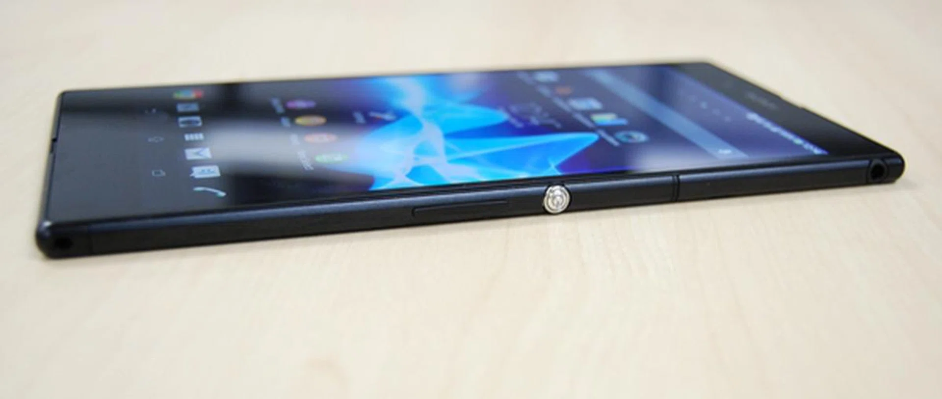 The OmiBalance design has thus far worked pretty well for Sony as it gives its flagship devices a unique look in a sea of similar looking touch screen mobile gadgets.