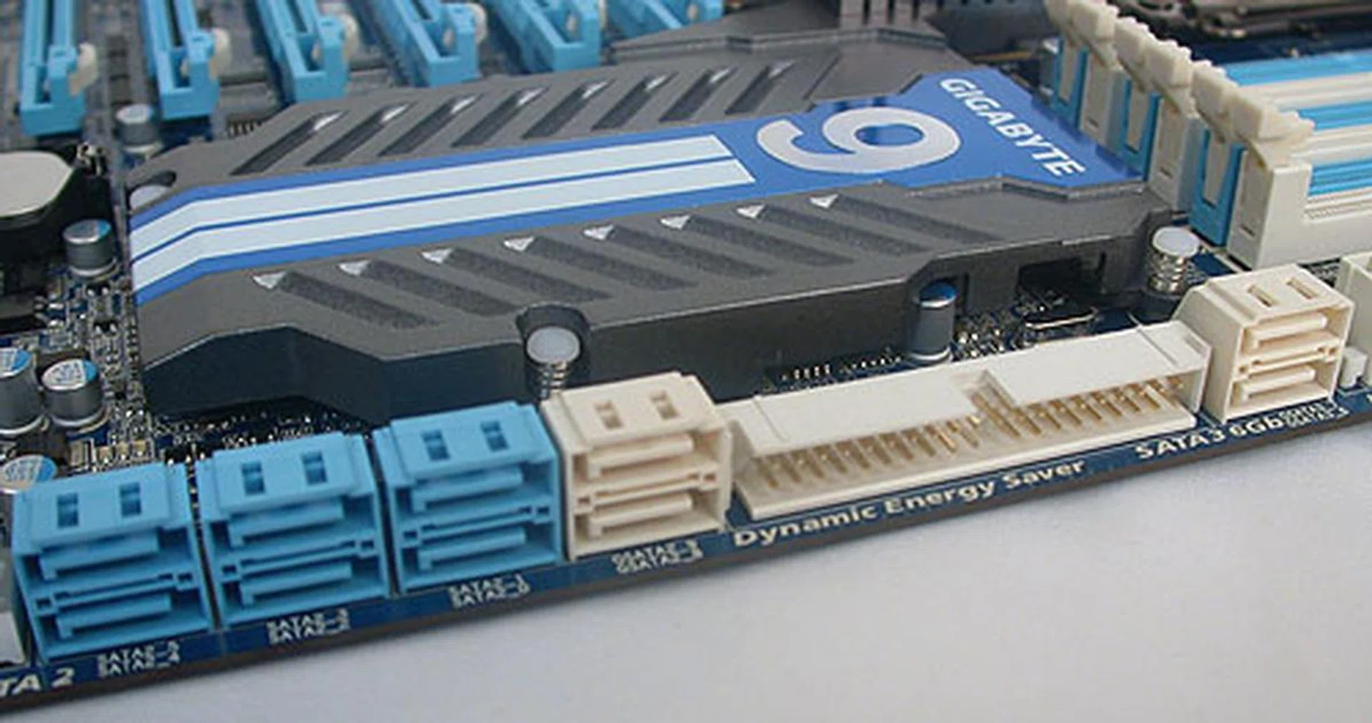 Hidden under the one-piece cover here is the Southbridge, along with the NVIDIA SLI bridge chips, JMicron and Marvell controllers that give this board such an extensive support in PCIe configuration and huge number of SATA ports. There are only two SATA 6Gbit/s ports however from a Marvell 9128 chip at the extreme right here. A JMicron controller provides the IDE support along with two more SATA 3.0Gbps ports.