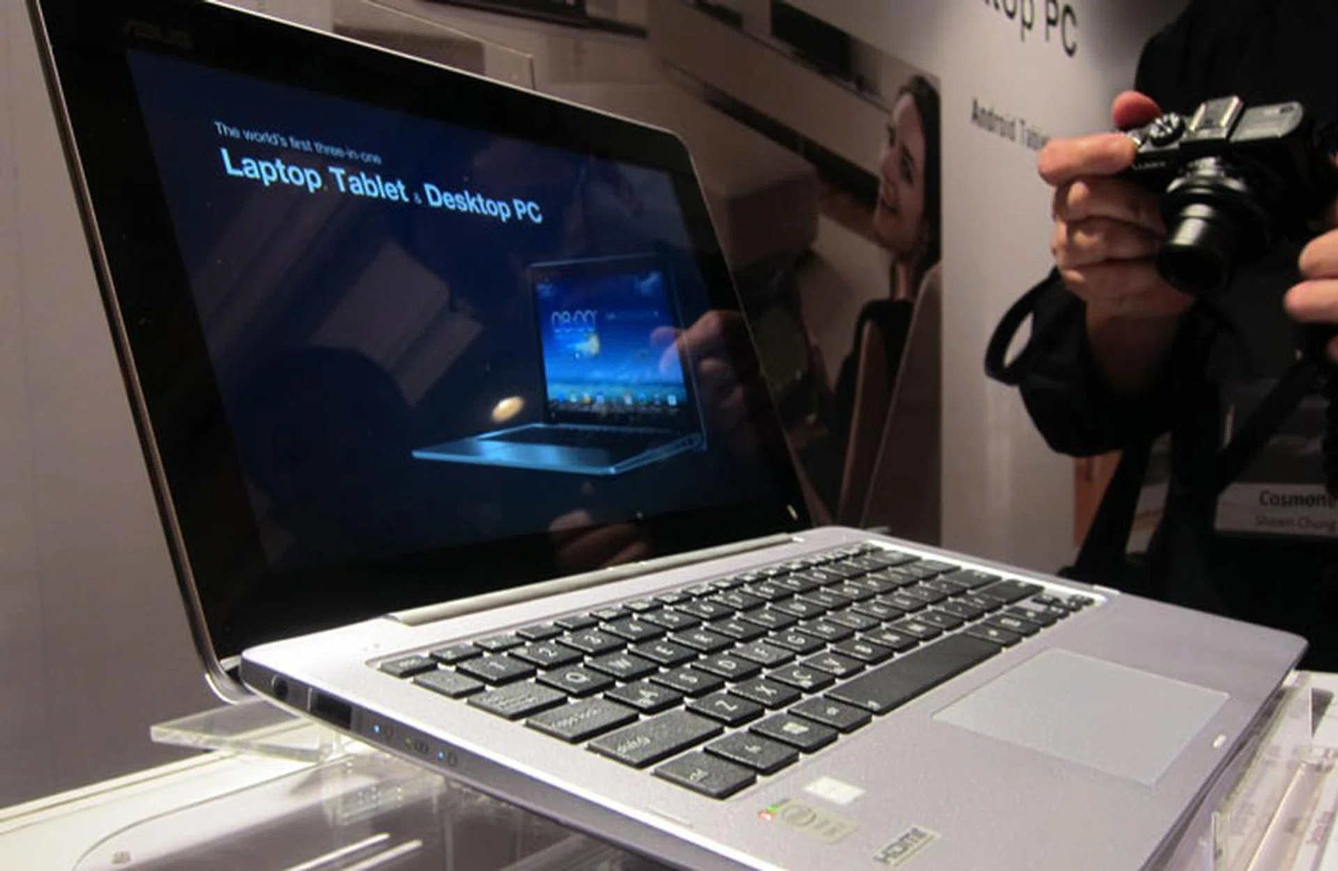 The display can be removed to become a standalone Android tablet, while the keyboard dock can be connected to a display to become a desktop PC. Once combined, it becomes a fully functional Ultrabook.