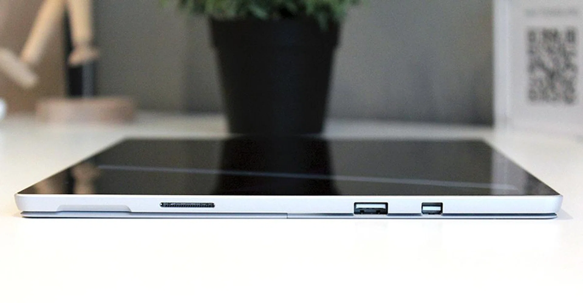 Notice the groove running on the sides? There are actually vents within that let warm air escape.