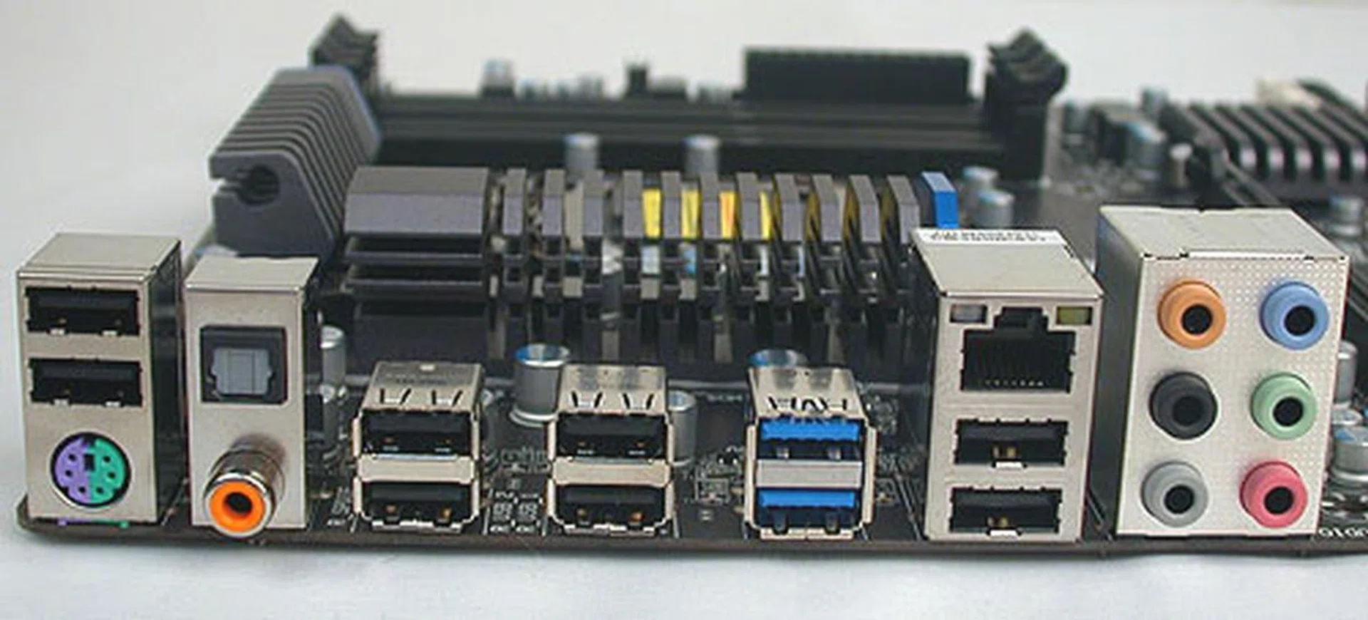 A big missing feature at the rear panel is the absence of a Clear CMOS switch. Optical and coaxial S/PDIF are included however, along with eight USB 2.0 ports and two USB 3.0 (blue). However, there's no eSATA feature. 