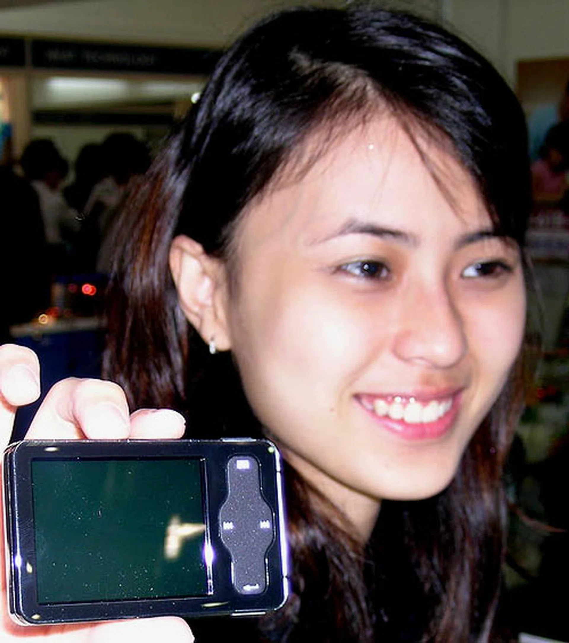 An affordable media player at $299, the Meizu M6 has a 2.4-inch LCD screen, supports MP4 and AVI playback and even FLAC and OGG music formats. There's also a built-in FM radio.