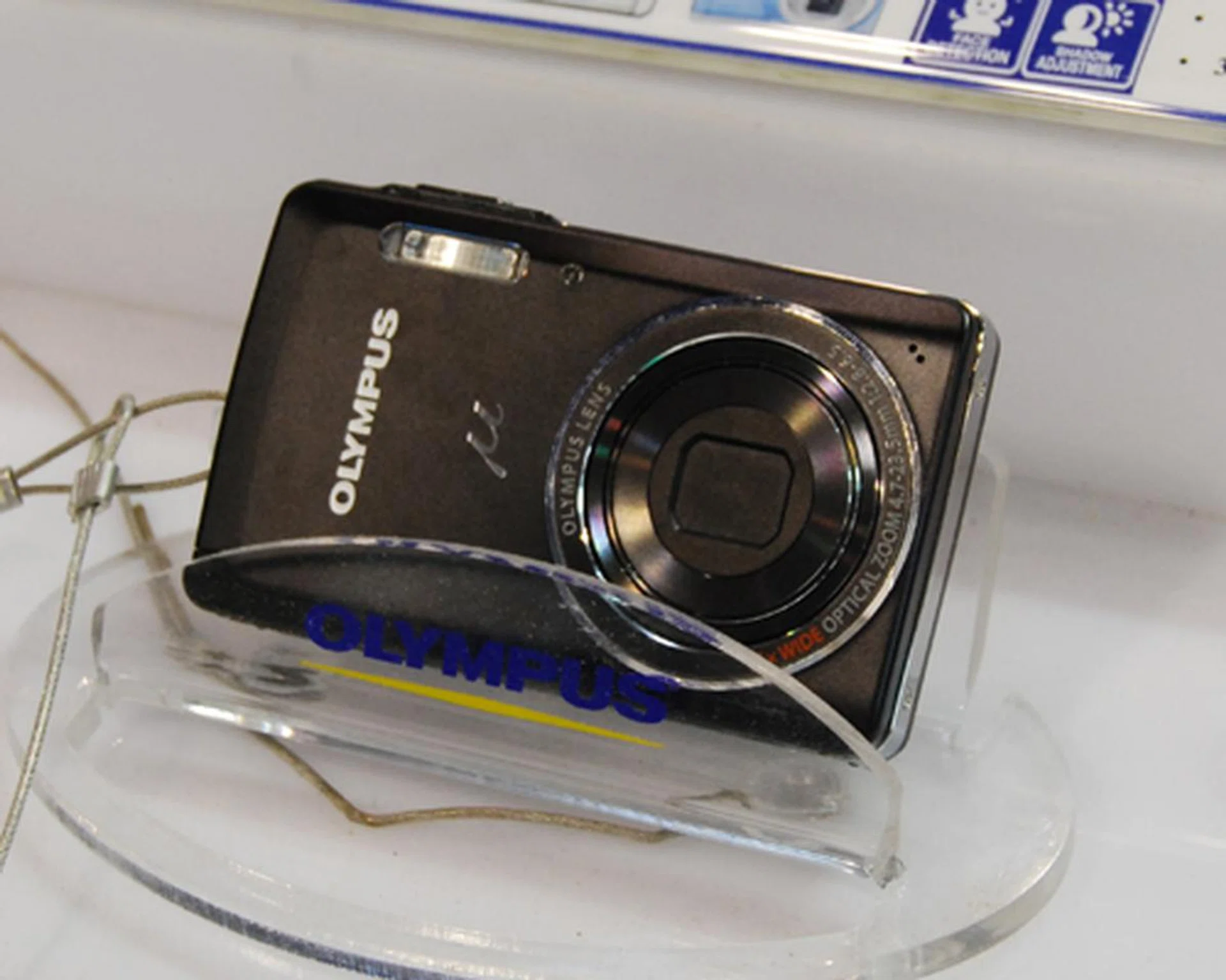 Available in black, silver, pink and blue, the Olympus mju 5010 presents itself as a stylish camera for just $398. Features on the mju 5010 includes a 14-megapixel sensor, 4x optical zoom and a 26mm wide-angle lens with dual image stabilization.