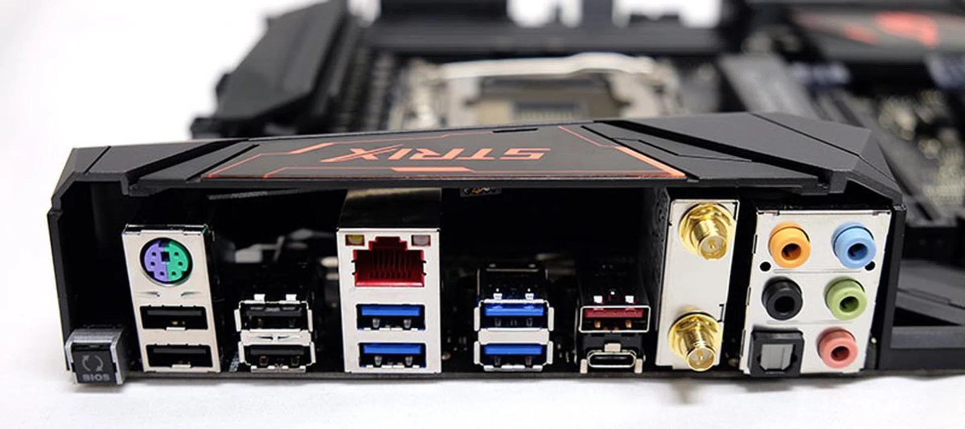 ASUS ROG Strix X99 Gaming rear I/O
