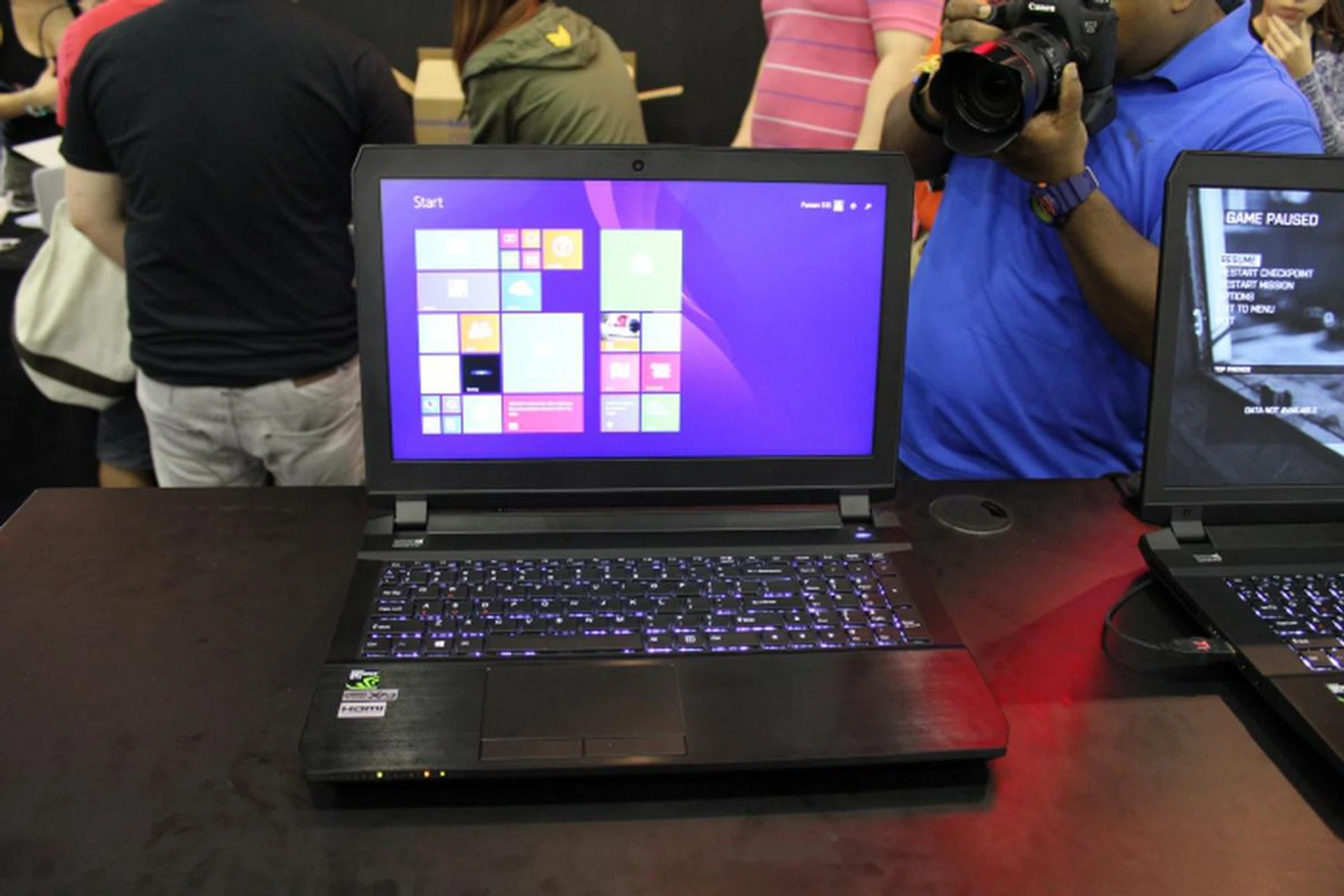 The Aftershock S-15 has an Intel Core i7-4710HQ processor, 8GB RAM, NVIDIA GeForce GTX 980M (4GB DDR5), 1TB HDD with 128GB SSD, Windows 8.1, 15 inch display (Matte AHVA, 1,920 x 1,080 pixels). We previously had hands-on with the S-15 when it was using NVIDIA’s GeForce GTX 970M and found out that it was a great gaming PC. Now that it’s fitted with NVIDIA’s GeForce  GTX 980M, it’s even better. It’s going for $2,707 at Sitex, down from its usual price of $2,942.