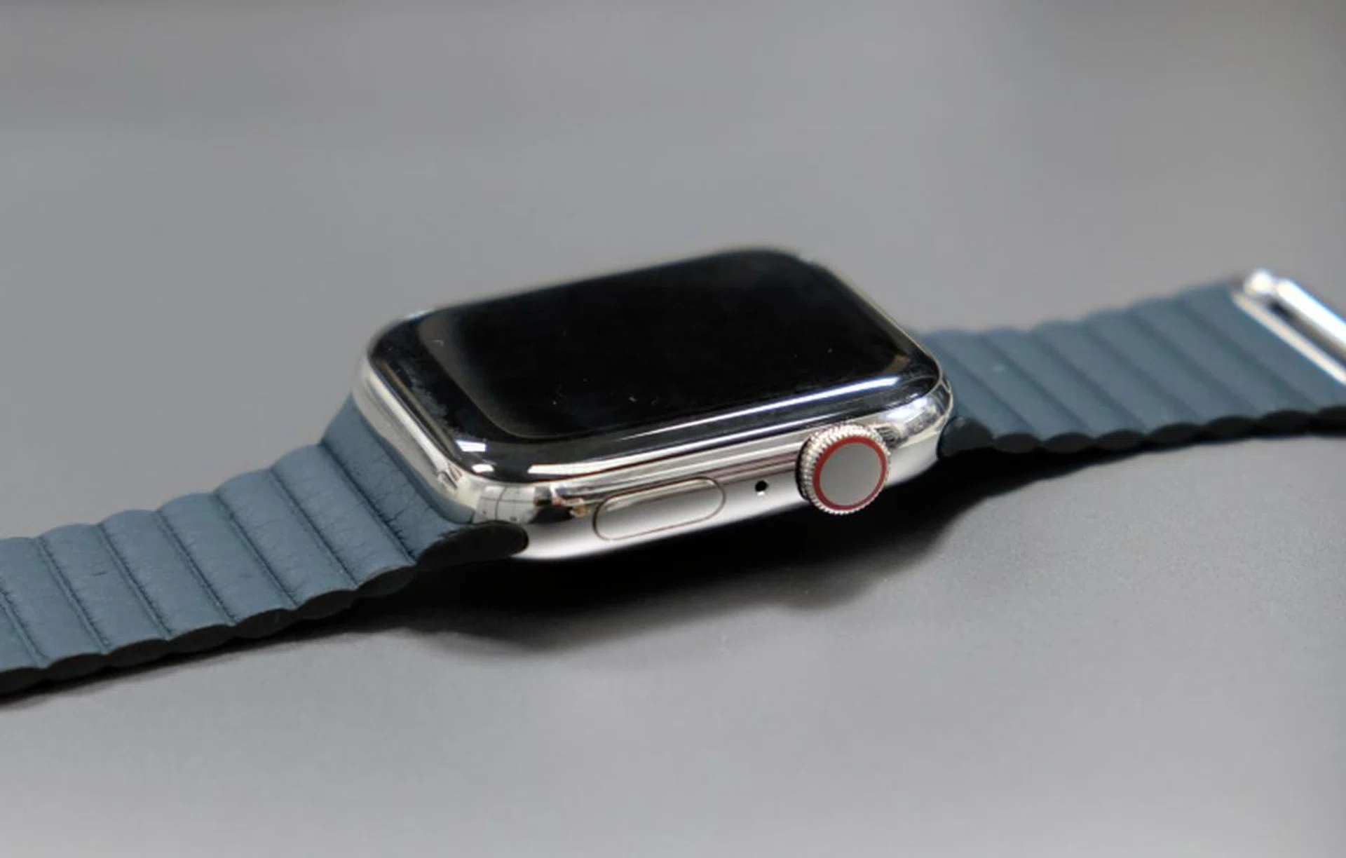 The Apple Watch Series 4 is 100% compatible with older straps. Note also the red ring around the Digital Crown denoting that this is cellular-enabled.