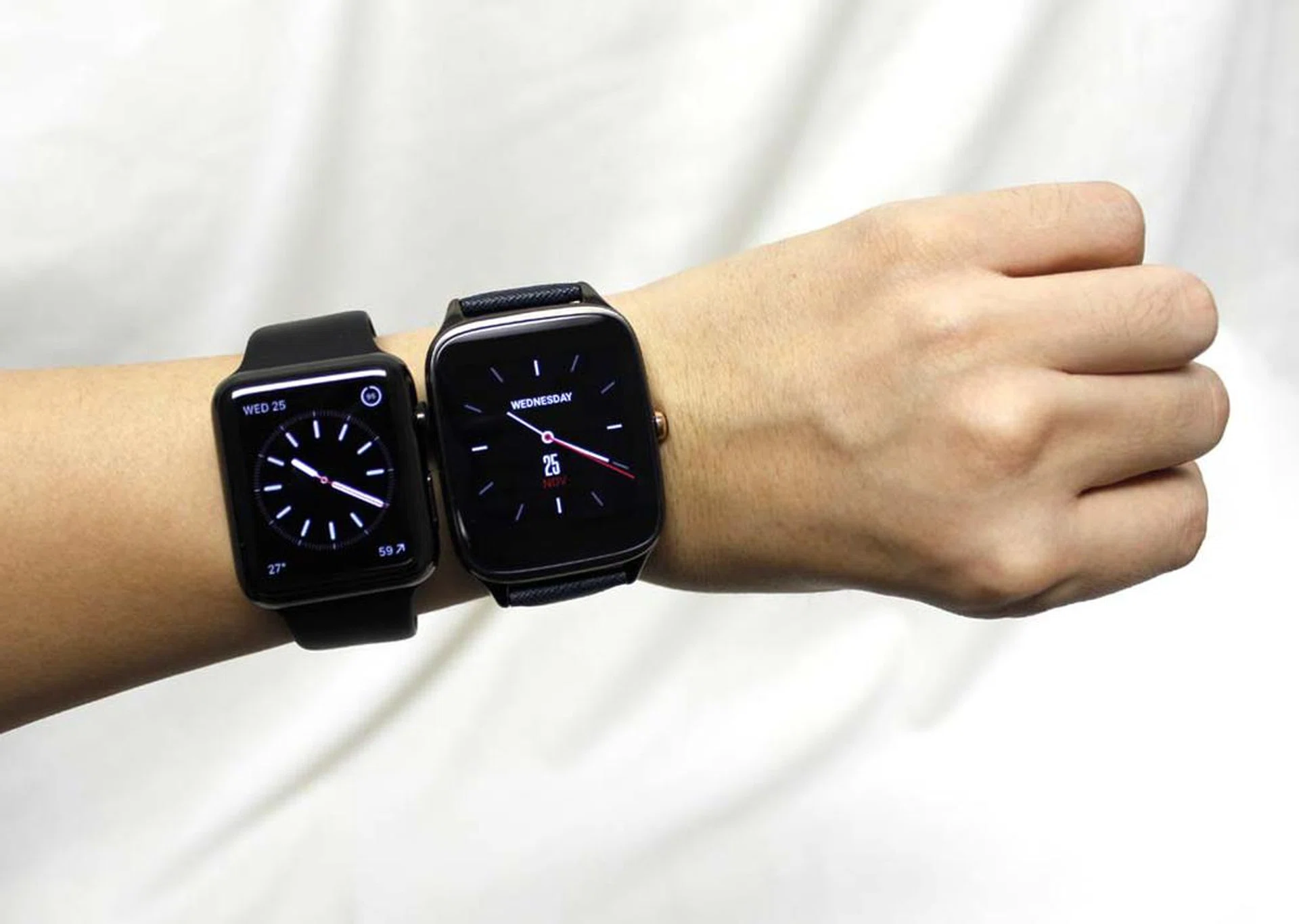 The larger of the two ZenWatches looks pretty huge next to the 42mm Apple Watch.