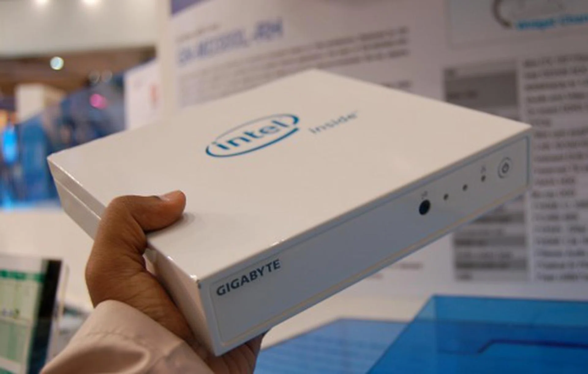  This is Gigabyte's version of an Internet-Appliance (IA) device. The GN-MD300L-RH is based on Intel's new media processor CE3100. The purpose of this device is to provide users with great A/V experience while interacting with the Internet on the big screen TV. It also provides lifestyle content from the Widget Channel and can be accessed by any appliance connected to it.
