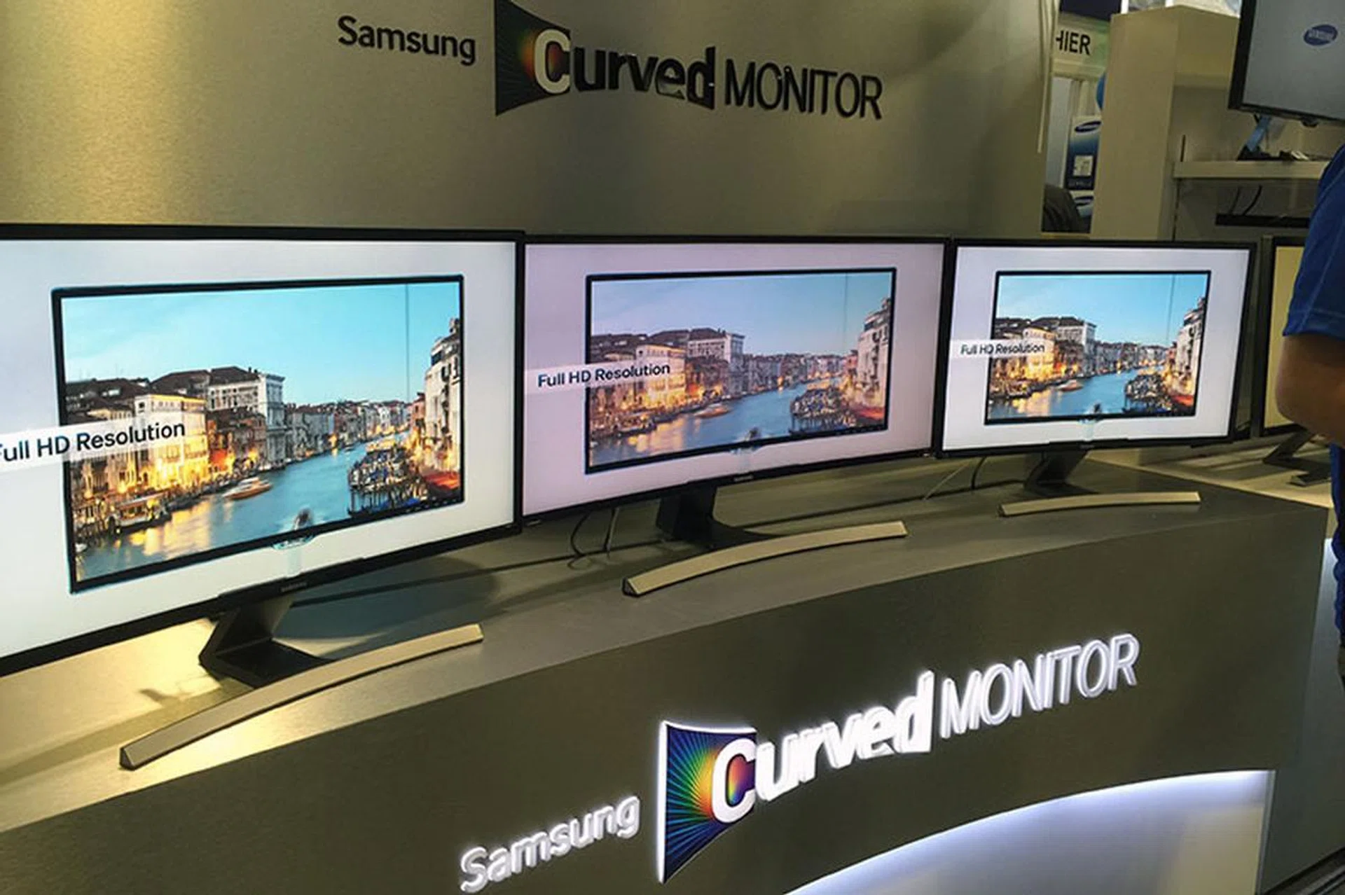 Samsung monitors (both flat and curved) are also at CEE. If you're shopping for a curved one, the 27-inch S27D590CS (Full HD, HDMI, DisplayPort) goes for $498. Comes with free HDMI cable and $30 NTUC voucher.