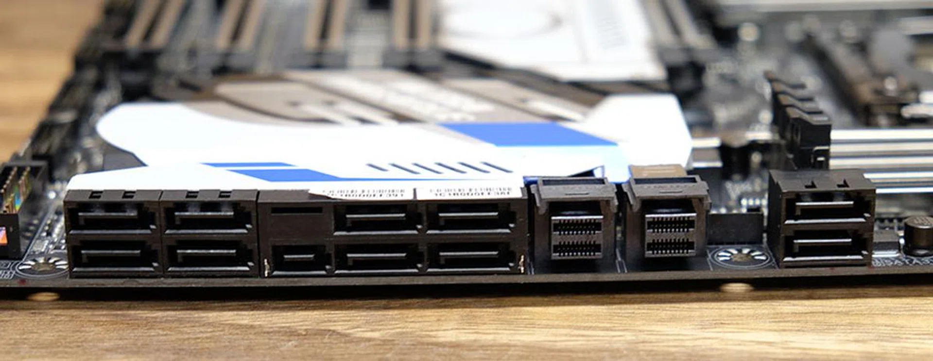 Gigabyte X99 Designare EX U.2 ports