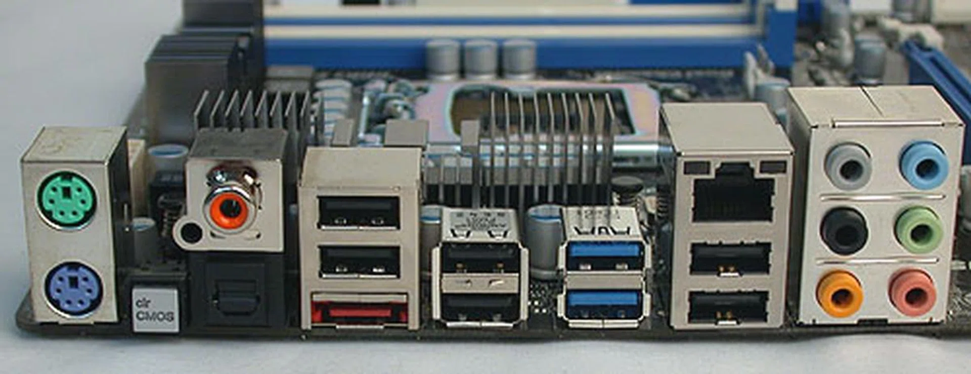 A fairly typical rear panel, including USB 3.0 ports, eSATA and even a Clear CMOS button. 