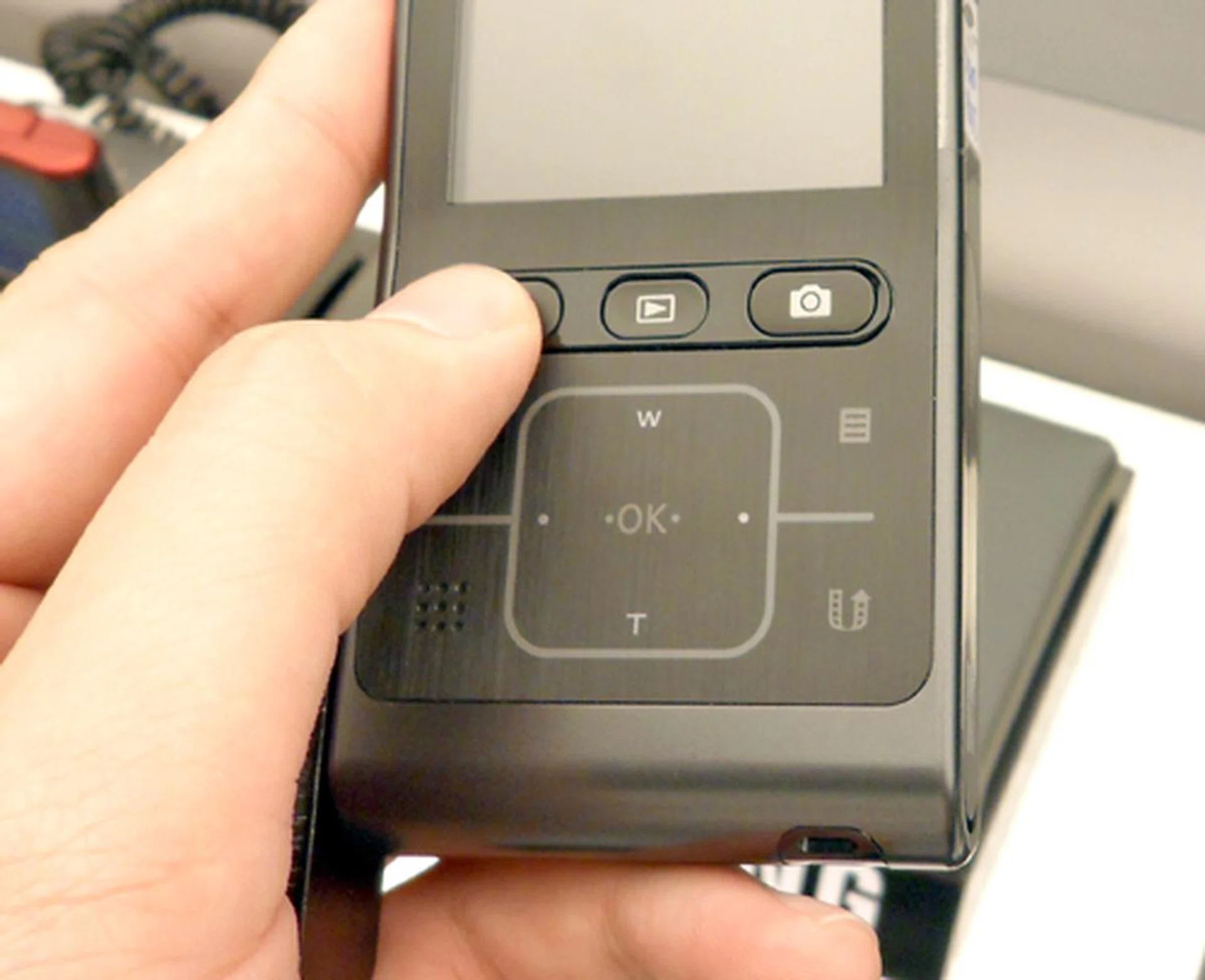 Samsung Unveils New Super Zoom Camera and Compact HD Camcorder ...