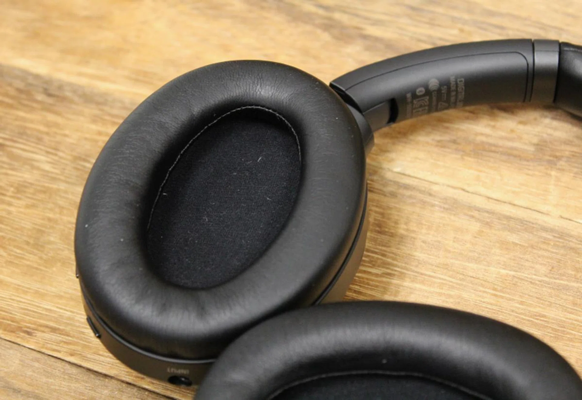 If you love bass and a lively, energetic sound, the WH-1000XM3 is perfect for you.