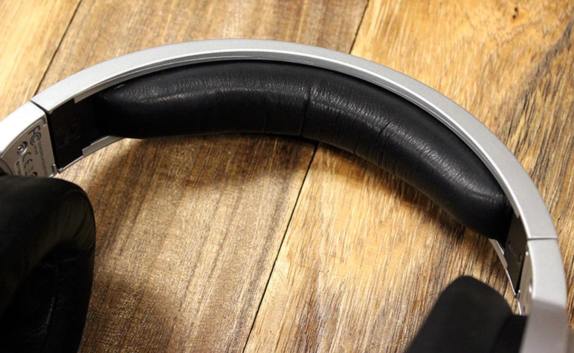 The headband features plush padding too.