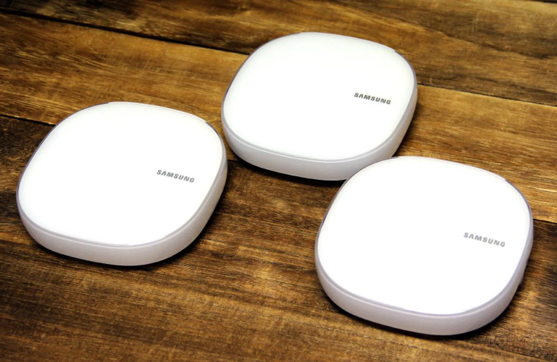 The design of the Connect Home Pro is simple and inoffensive, so it should blend well into most homes.