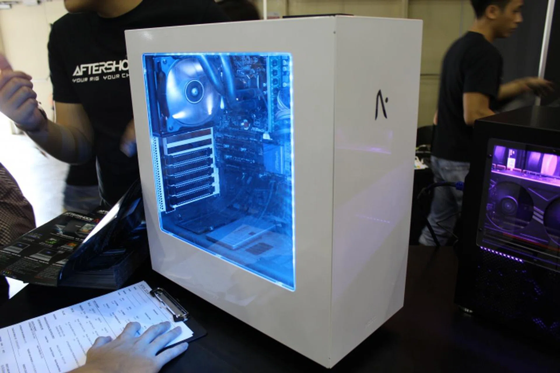 The Aftershock Hypergate is one of Aftershock’s first desktop designs. It features an Intel i5-4590 processor, 8GB RAM, NVIDIA GeForce GTX 970 (4GB DDR5), 1TB HDD (7200 rpm) with 120GB SSD and Windows 8.1 (64-bit). Like all of Aftershock’s designs, it is customizable and is going for $1,753 for the basic model.