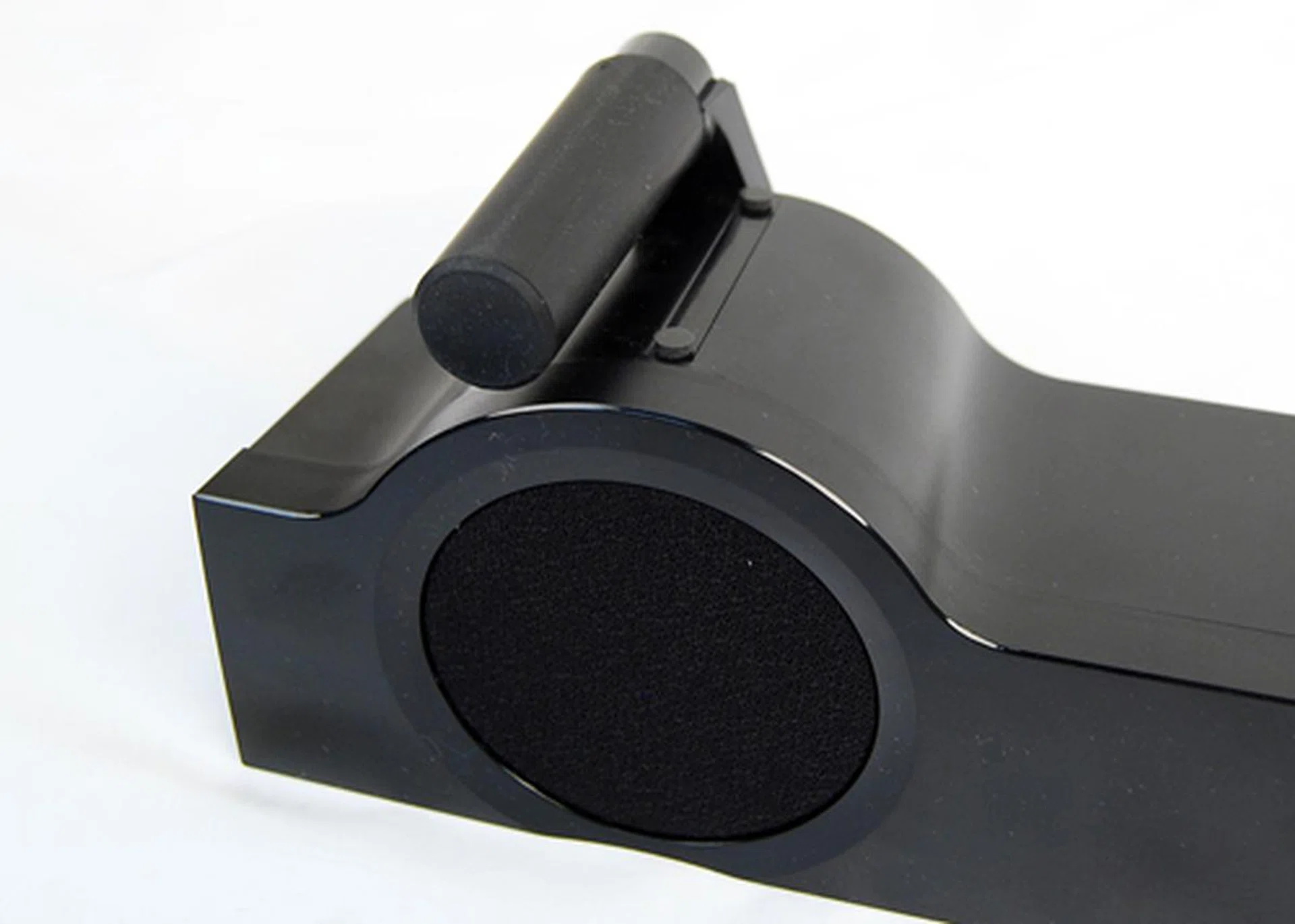 Adjustable feet allow you to change the height of the speakers to suit the level of your TV screen.