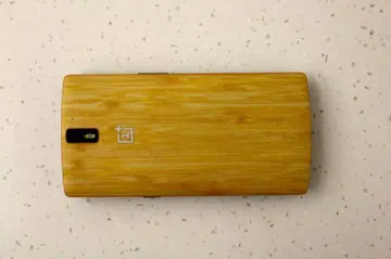 The OnePlus 2 is hiding beneath the OnePlus One. <br>Image source: OnePlus