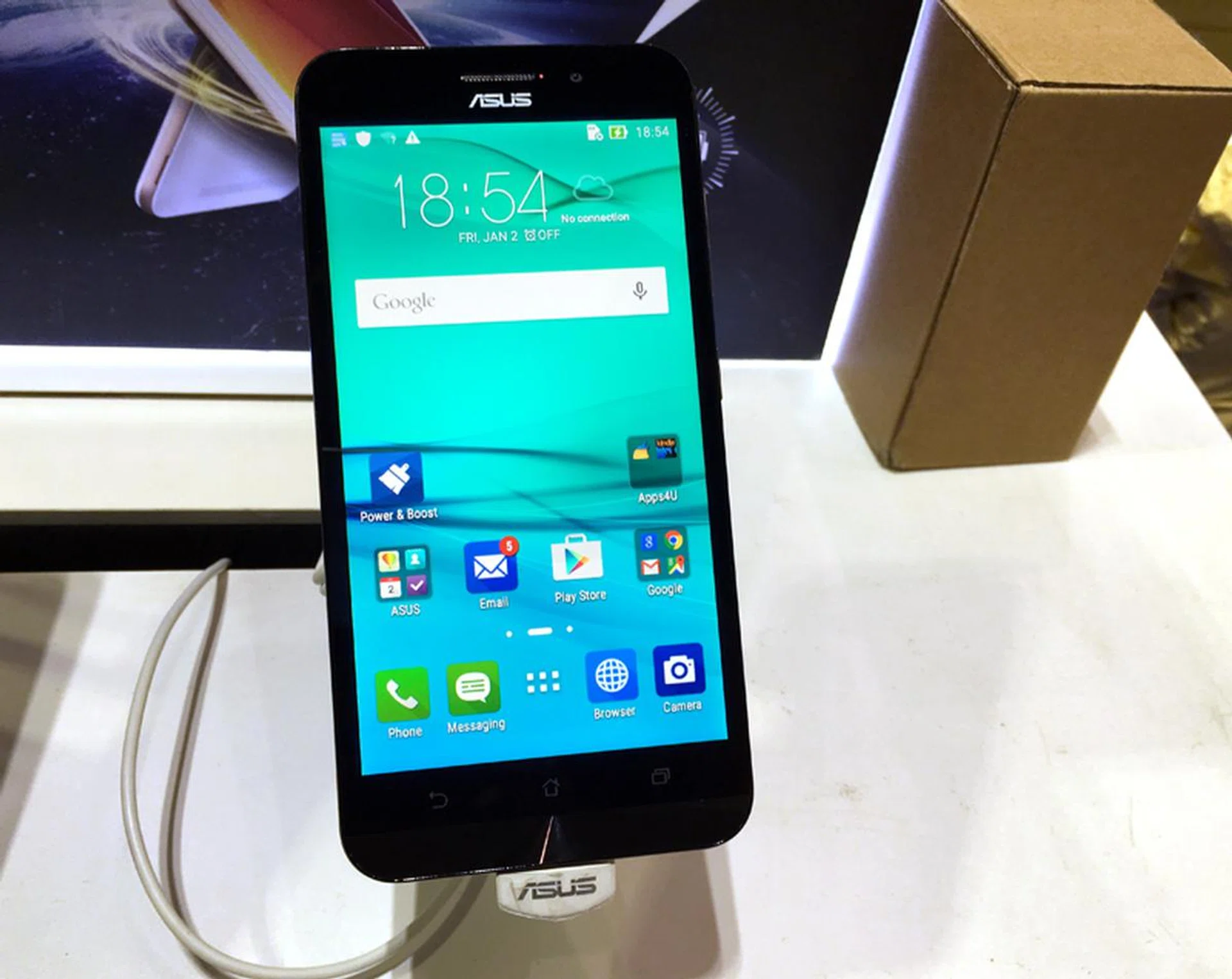 The ASUS ZenFone Max is built for battery life and boasts a huge 5,000mAh battery, which ASUS says can deliver up to 38 days of standby time. In fact, you can even use the phone as a makeshift powerbank and charge other devices with it! Get one at IT Show for S$249.