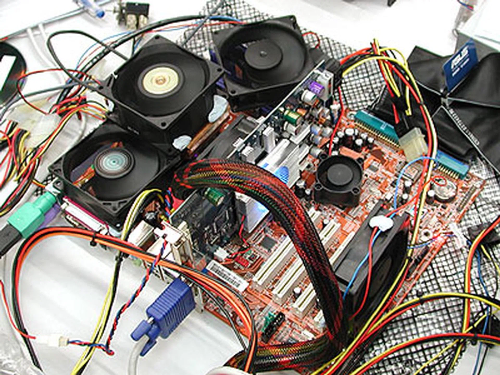 Stratix and tUx's setup. Besides cooling the usual stuff, they have also stuck a fan on the southbridge.