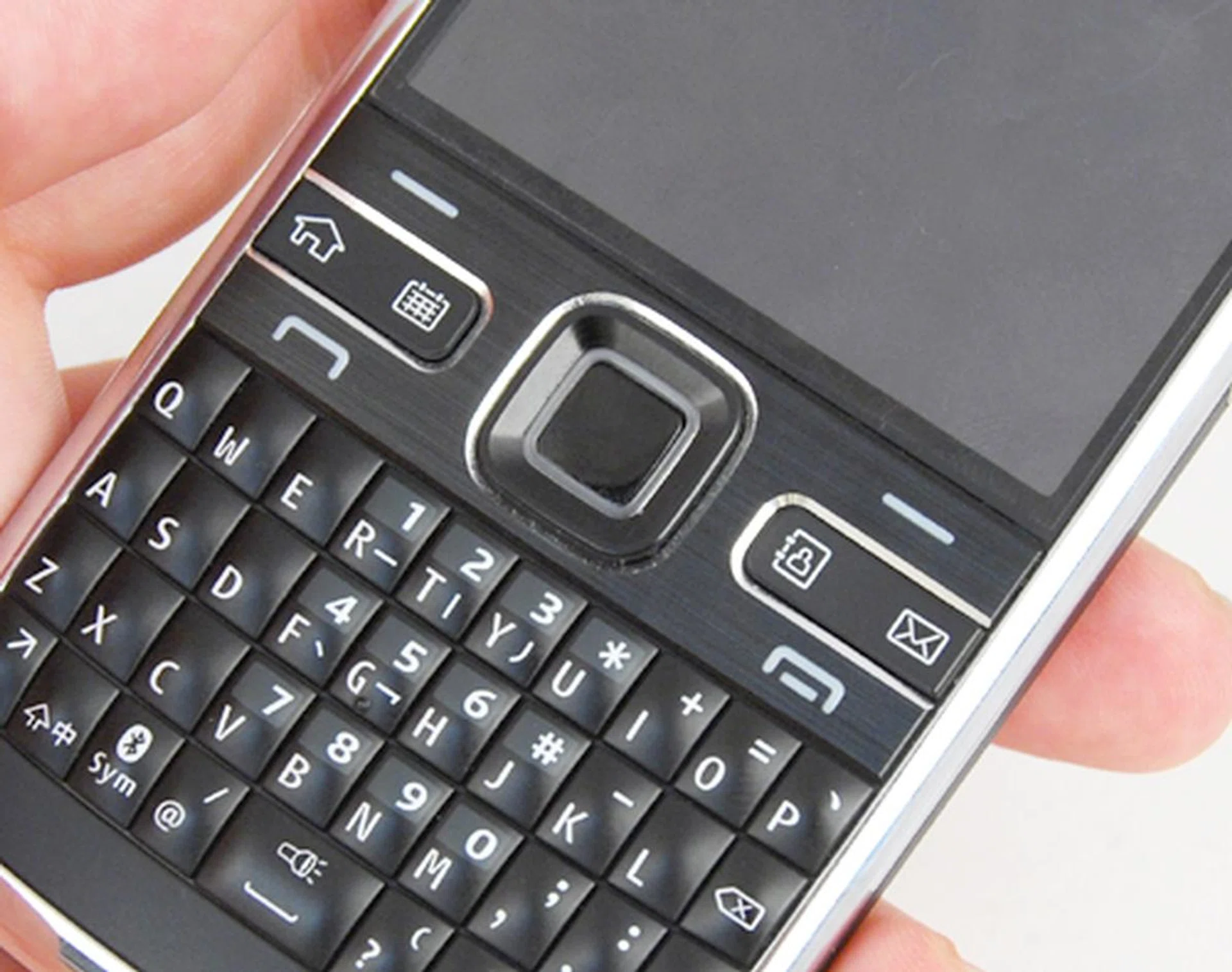 The optical track pad - it really depends on your preference. For us, we'd prefer not to have it, so thank goodness for the option to deactivate the said feature and fall back on the usual five-way navigation pad.